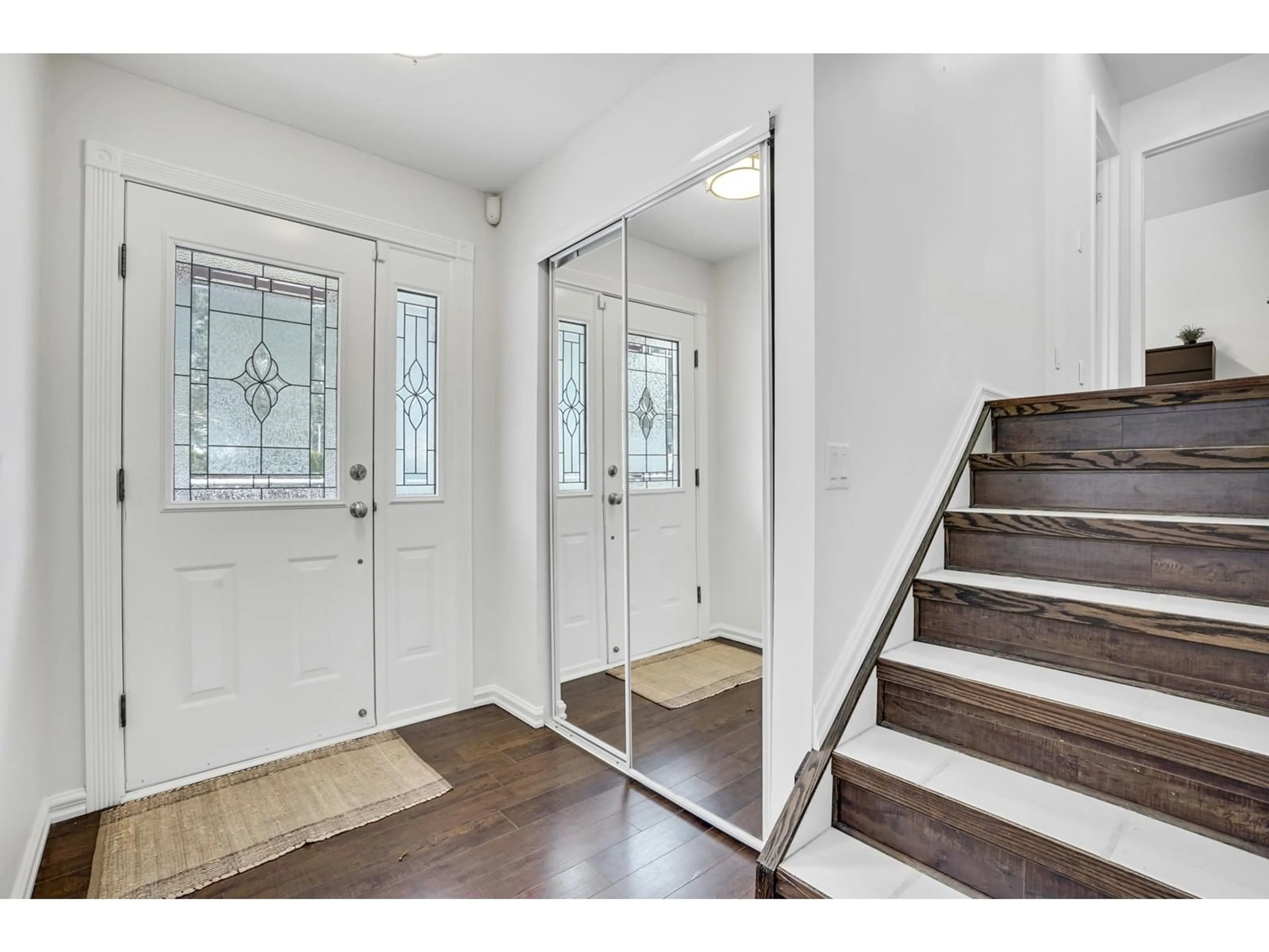 Indoor entryway for 841 ANGUS PLACE, Harrison Hot Springs British Columbia V0M1K0