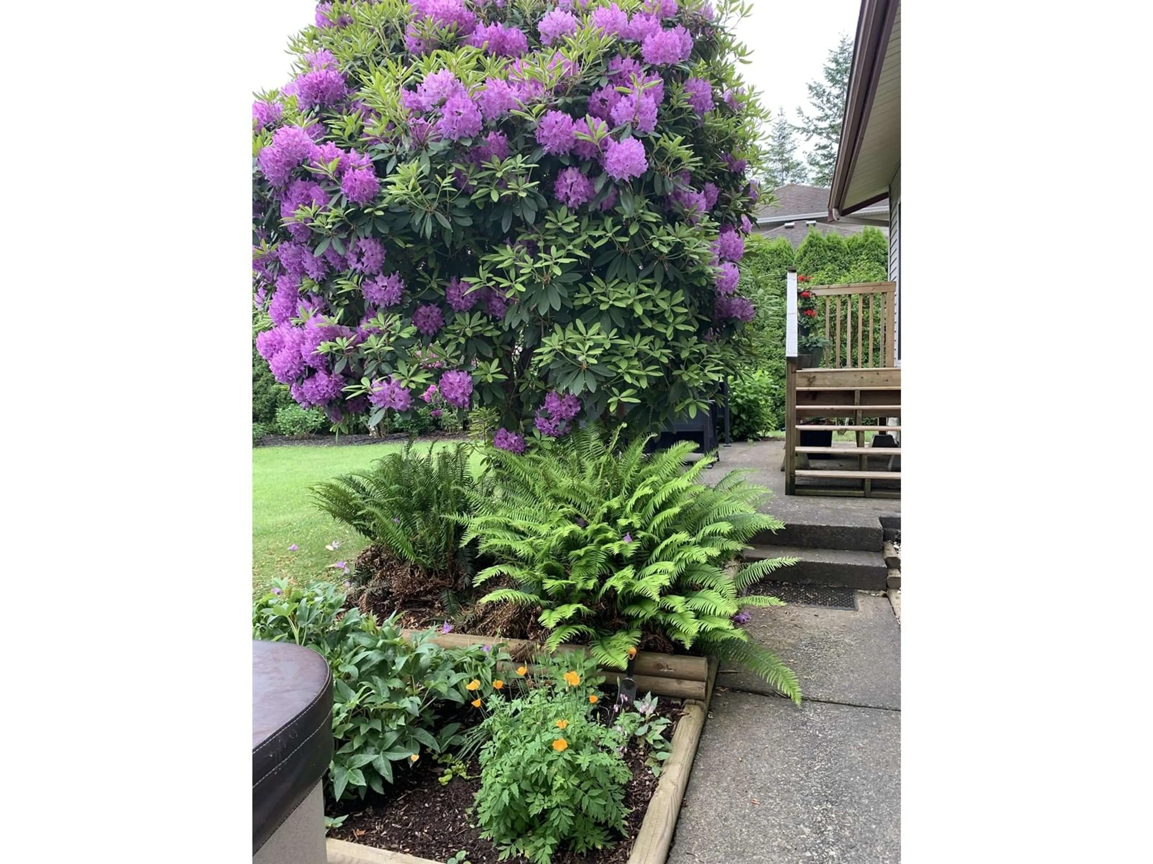 Patio, street for 841 ANGUS PLACE, Harrison Hot Springs British Columbia V0M1K0