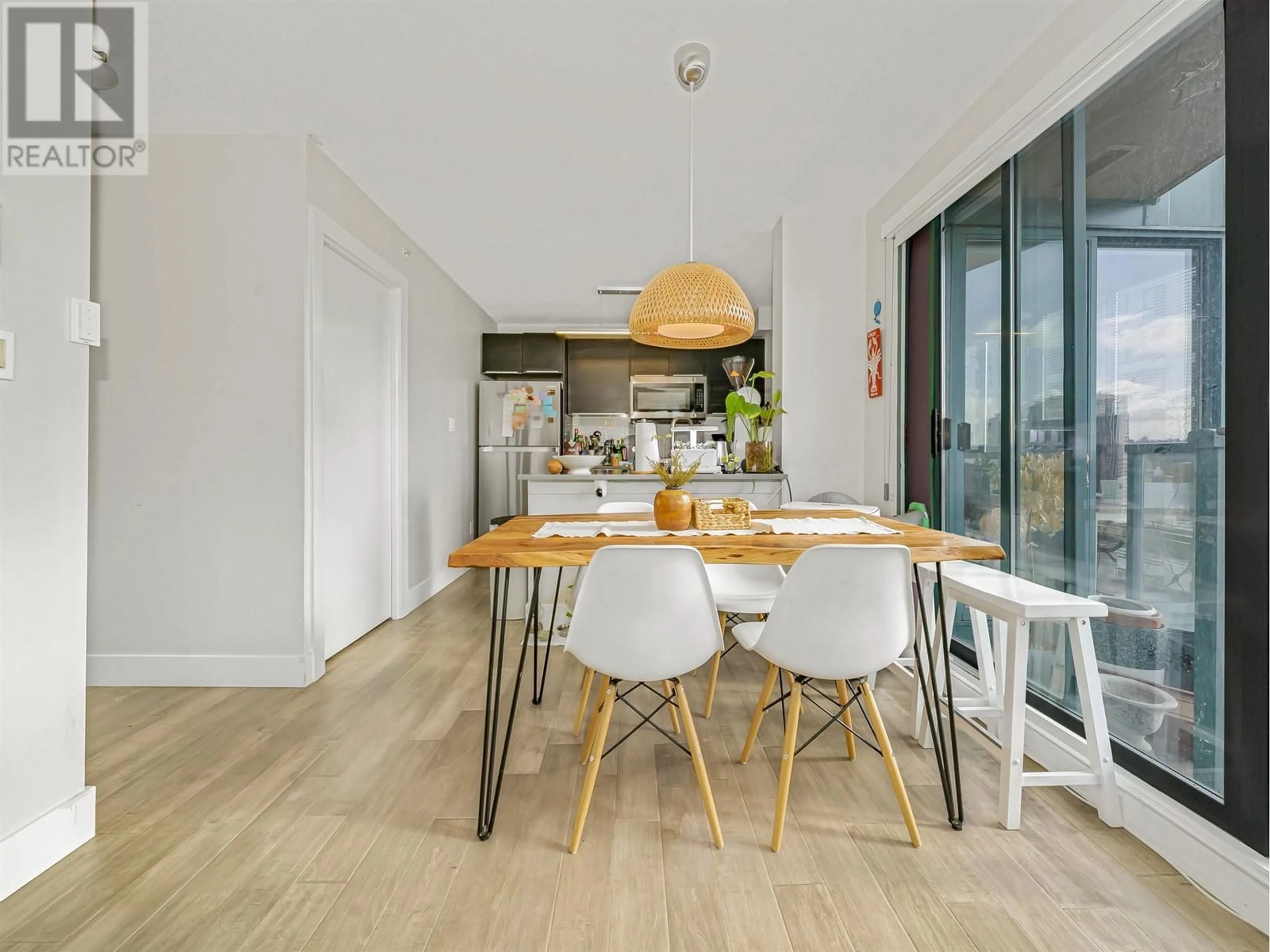 Dining room, wood/laminate floor for 1907 - 939 HOMER STREET, Vancouver British Columbia V6B2W6