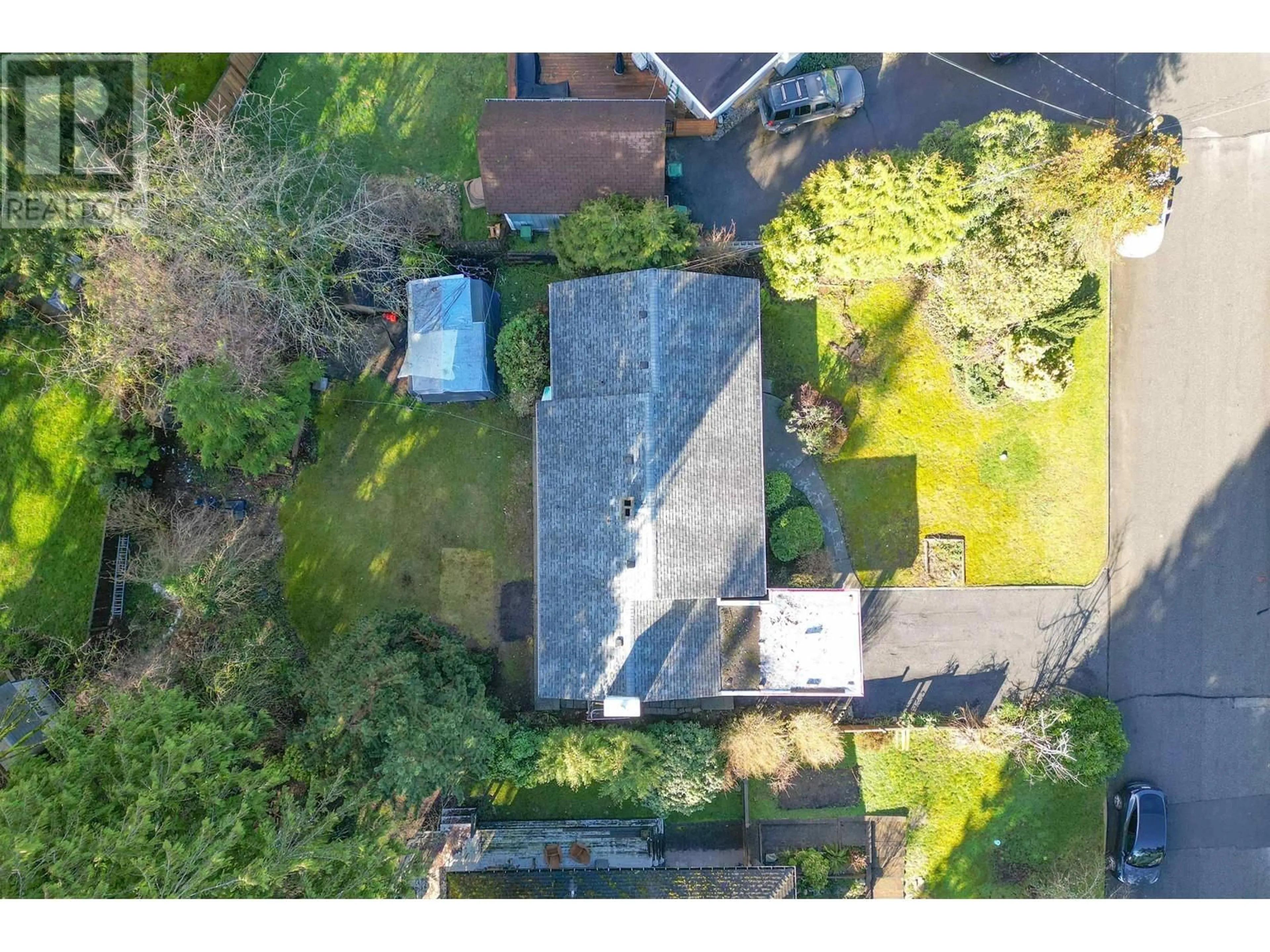 A pic from outside/outdoor area/front of a property/back of a property/a pic from drone, street for 1950 ALDERLYNN DRIVE, North Vancouver British Columbia V7J2S9