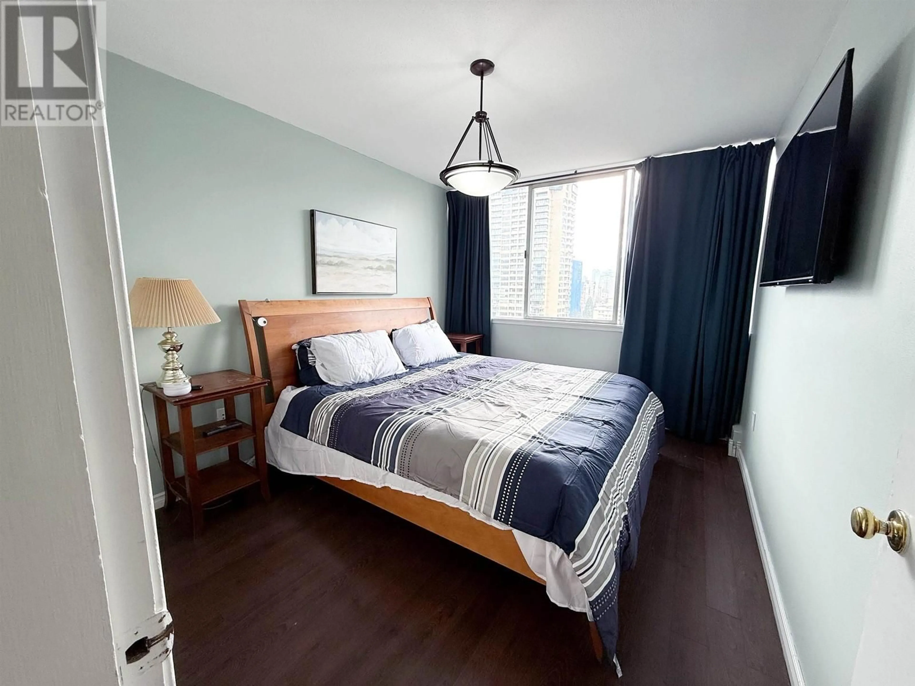 Bedroom with bed, wood/laminate floor for 1808 - 1850 COMOX STREET, Vancouver British Columbia V6G1R3