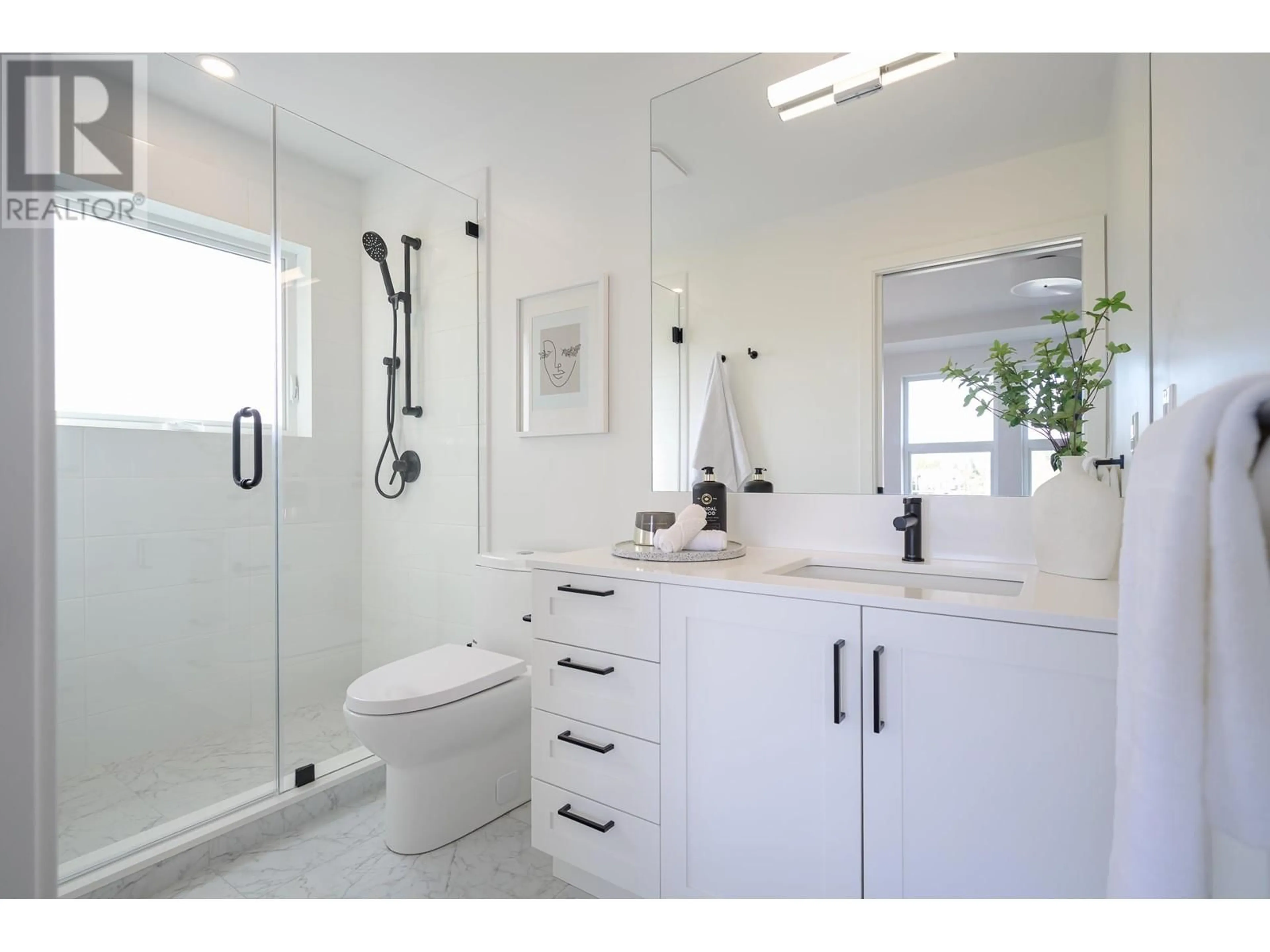 Contemporary bathroom, ceramic/tile floor for 1 - 4788 54A STREET, Delta British Columbia V4K3P1