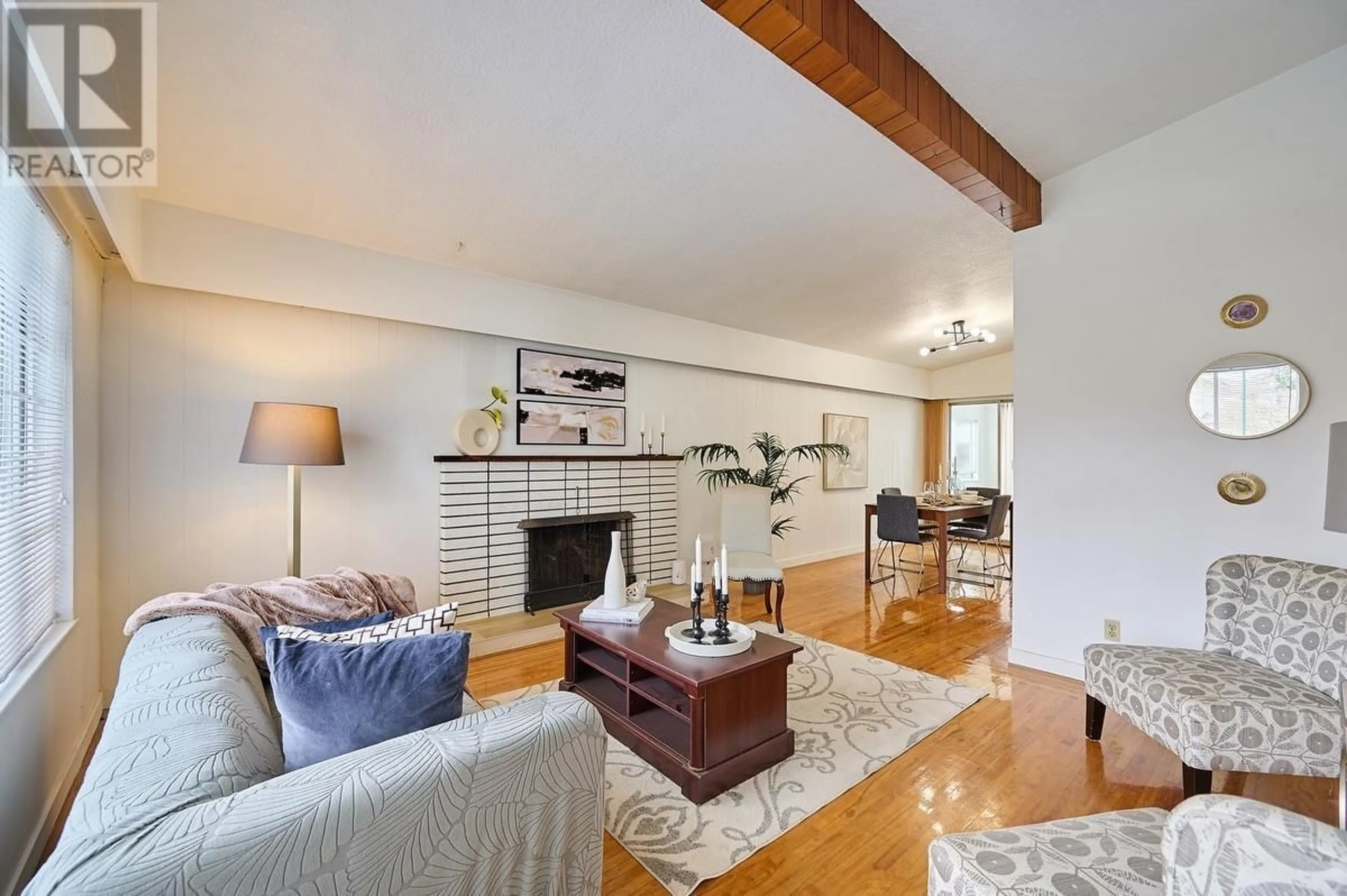 Living room with furniture, wood/laminate floor for 6009 LANARK STREET, Vancouver British Columbia V5P2Y7
