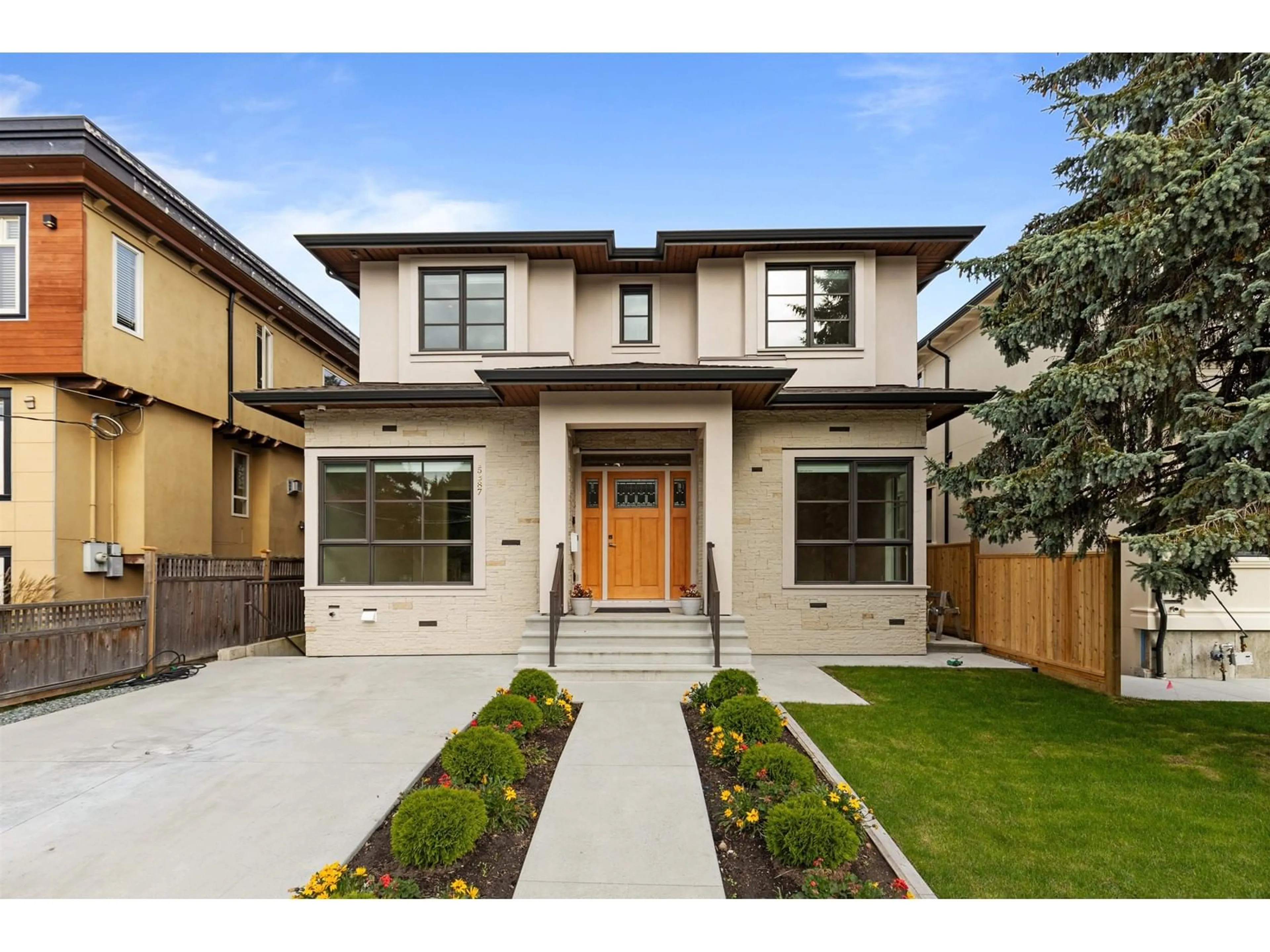 Home with brick exterior material, street for 15387 PACIFIC, White Rock British Columbia V4B1R3