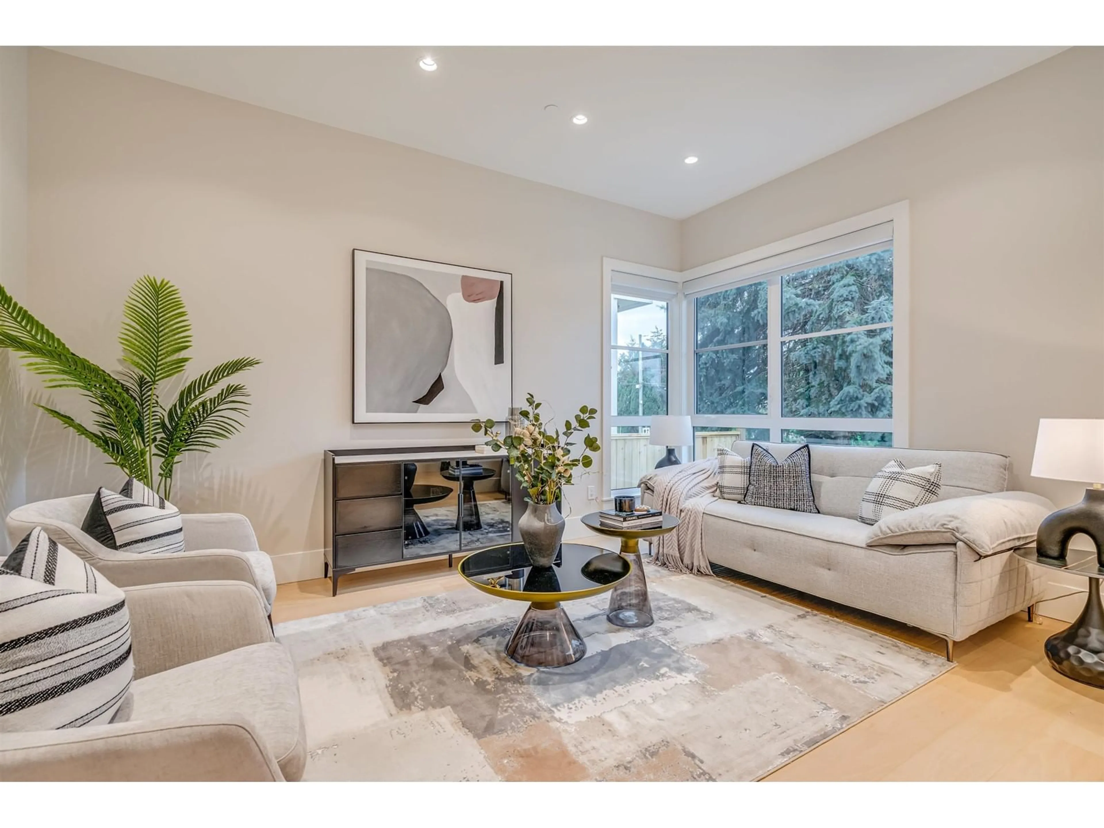 Living room with furniture, unknown for 15387 PACIFIC, White Rock British Columbia V4B1R3