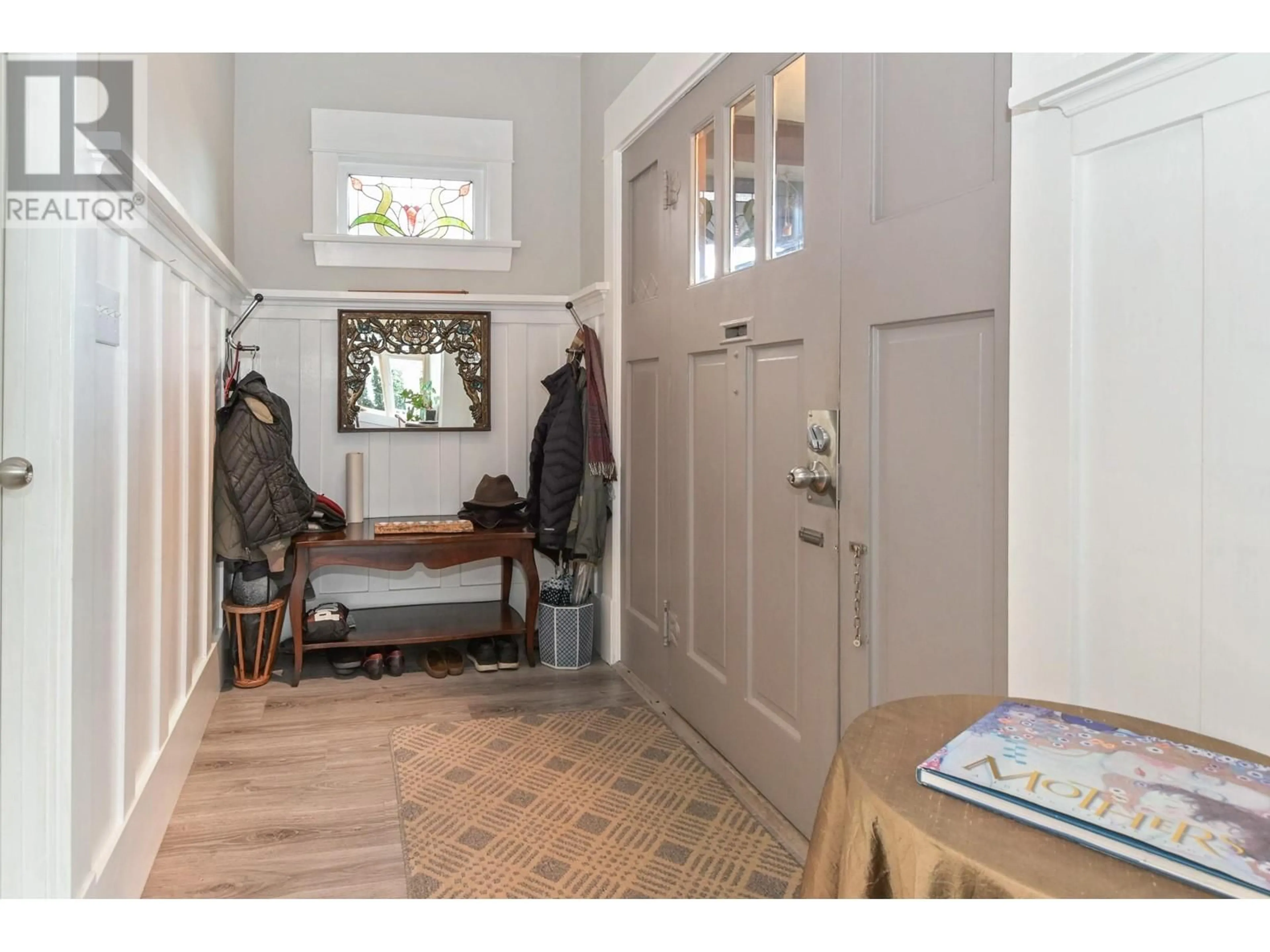 Indoor entryway for 4548 W 12TH AVENUE, Vancouver British Columbia V6R2R5