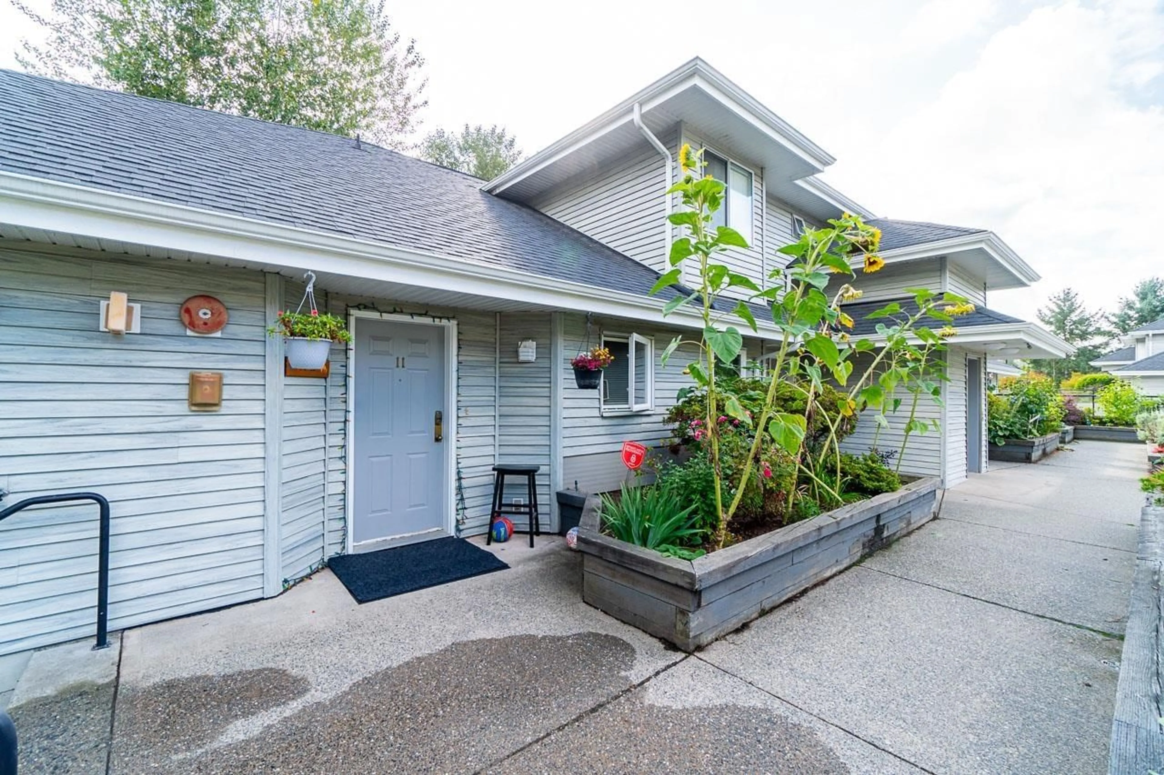 Unknown for 11 - 13670 84, Surrey British Columbia V3W0T6