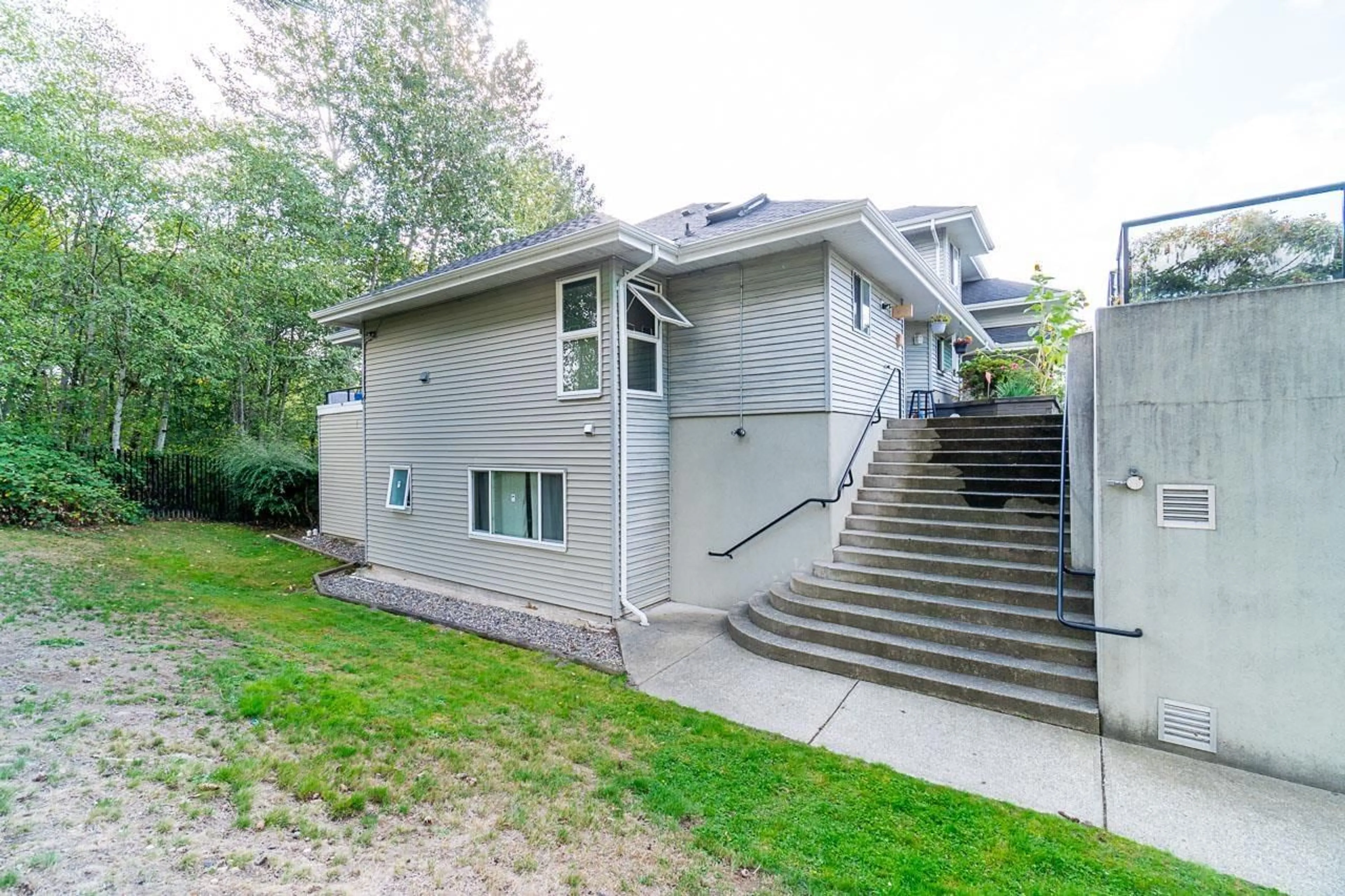Home with vinyl exterior material, street for 11 - 13670 84, Surrey British Columbia V3W0T6