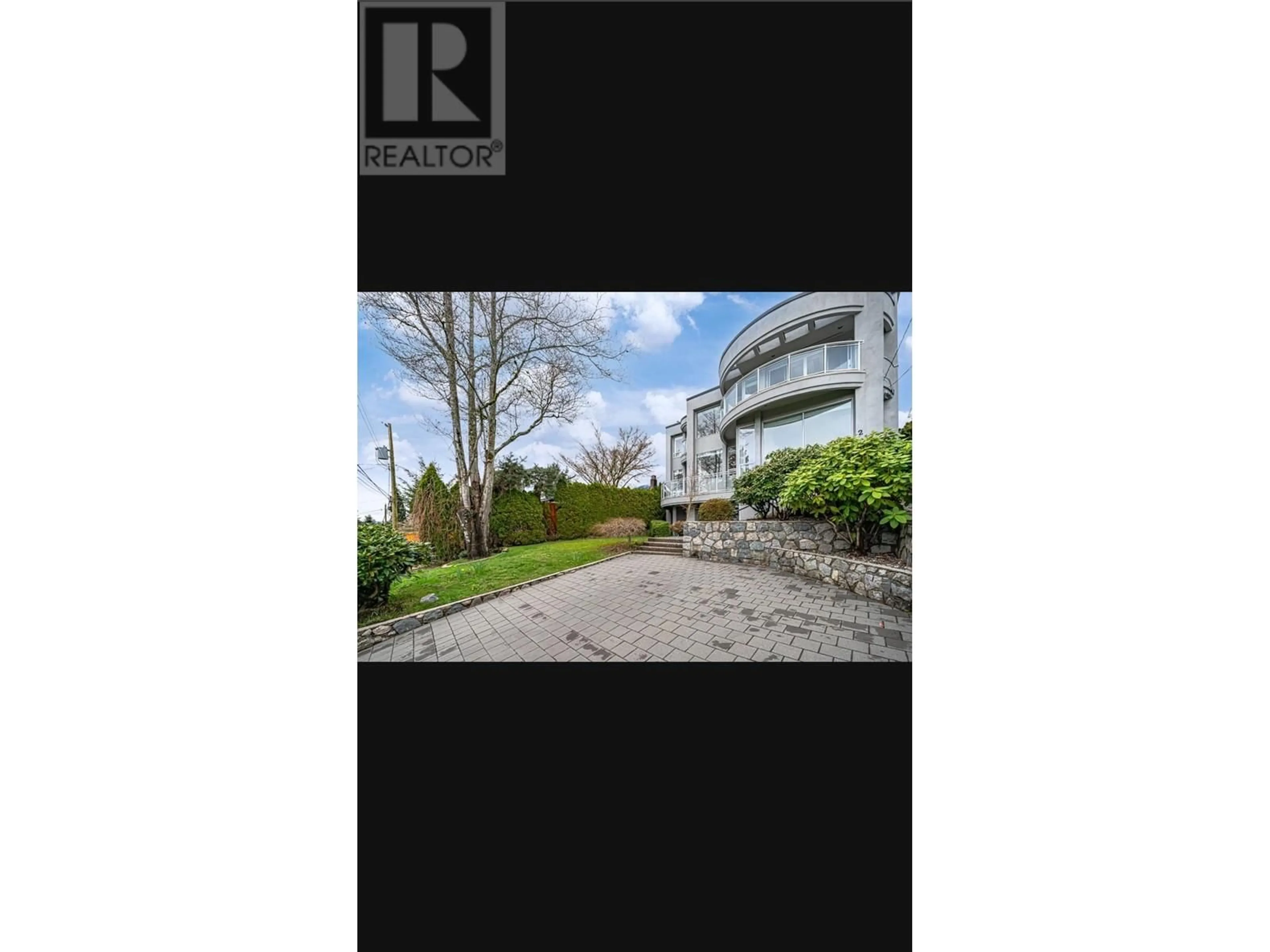 A pic from outside/outdoor area/front of a property/back of a property/a pic from drone, street for 2135 LAWSON AVENUE, West Vancouver British Columbia V7V2E1