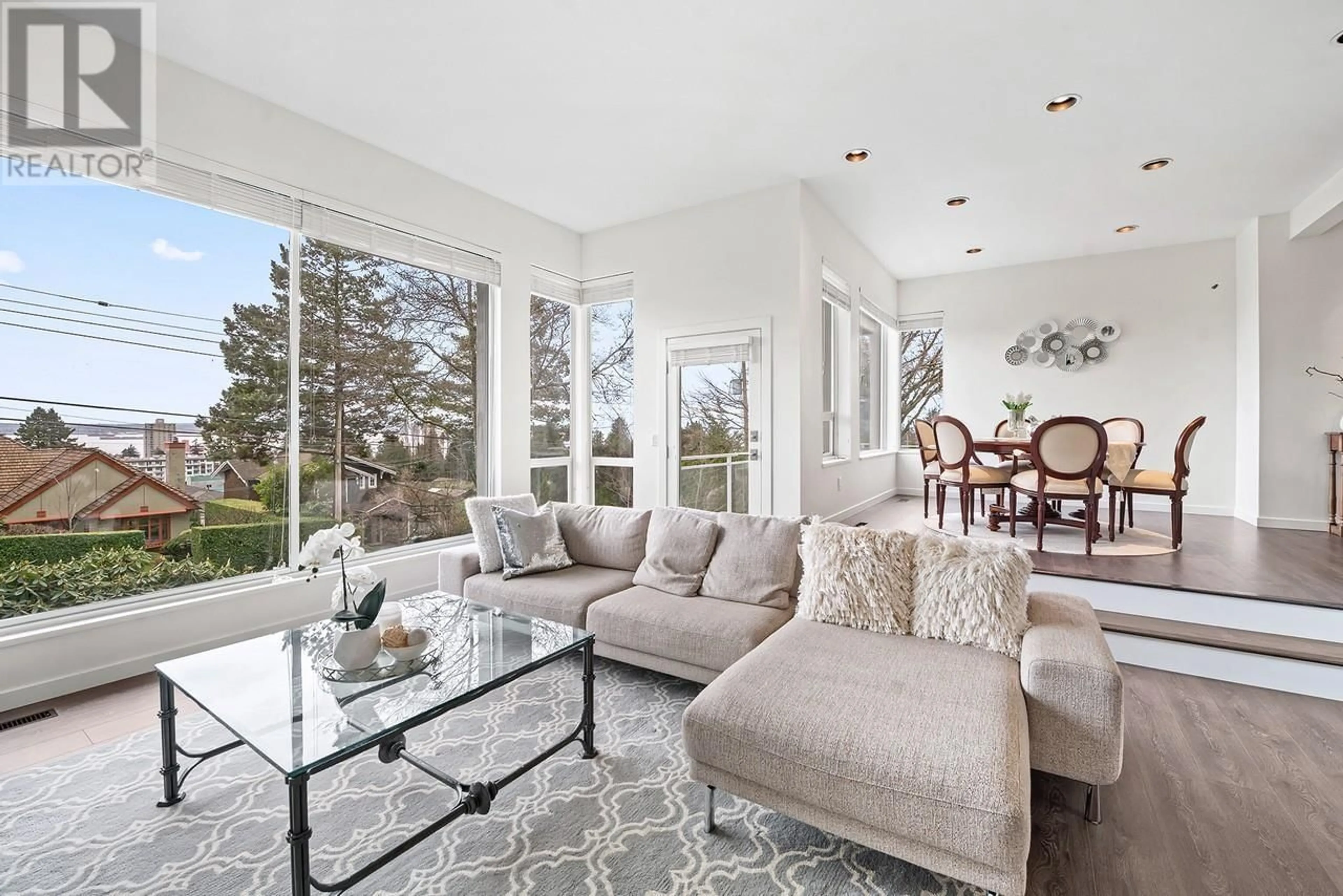 Living room with furniture, unknown for 2135 LAWSON AVENUE, West Vancouver British Columbia V7V2E1