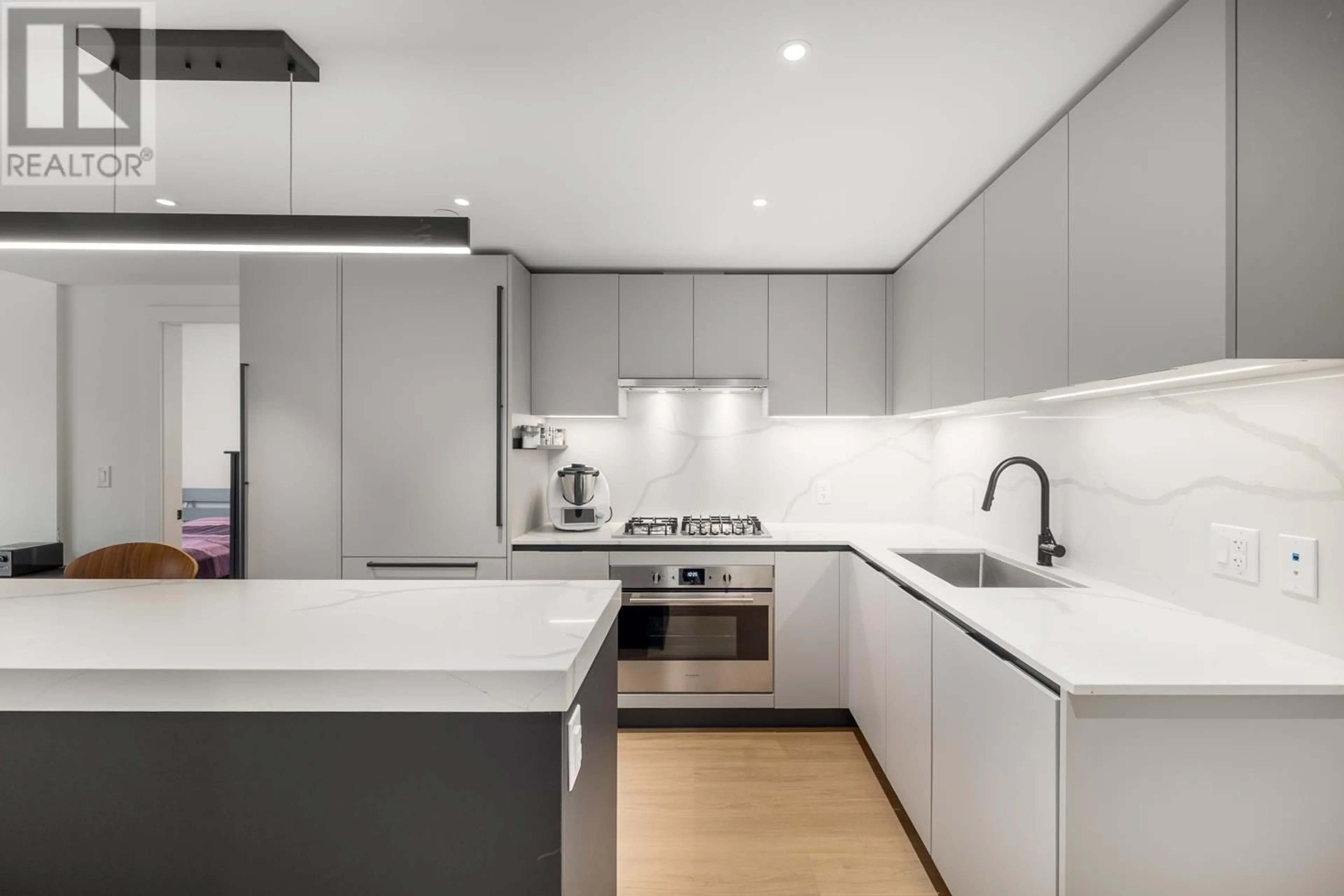 Contemporary kitchen, unknown for 509 2235 E BROADWAY, Vancouver British Columbia V5N0J5