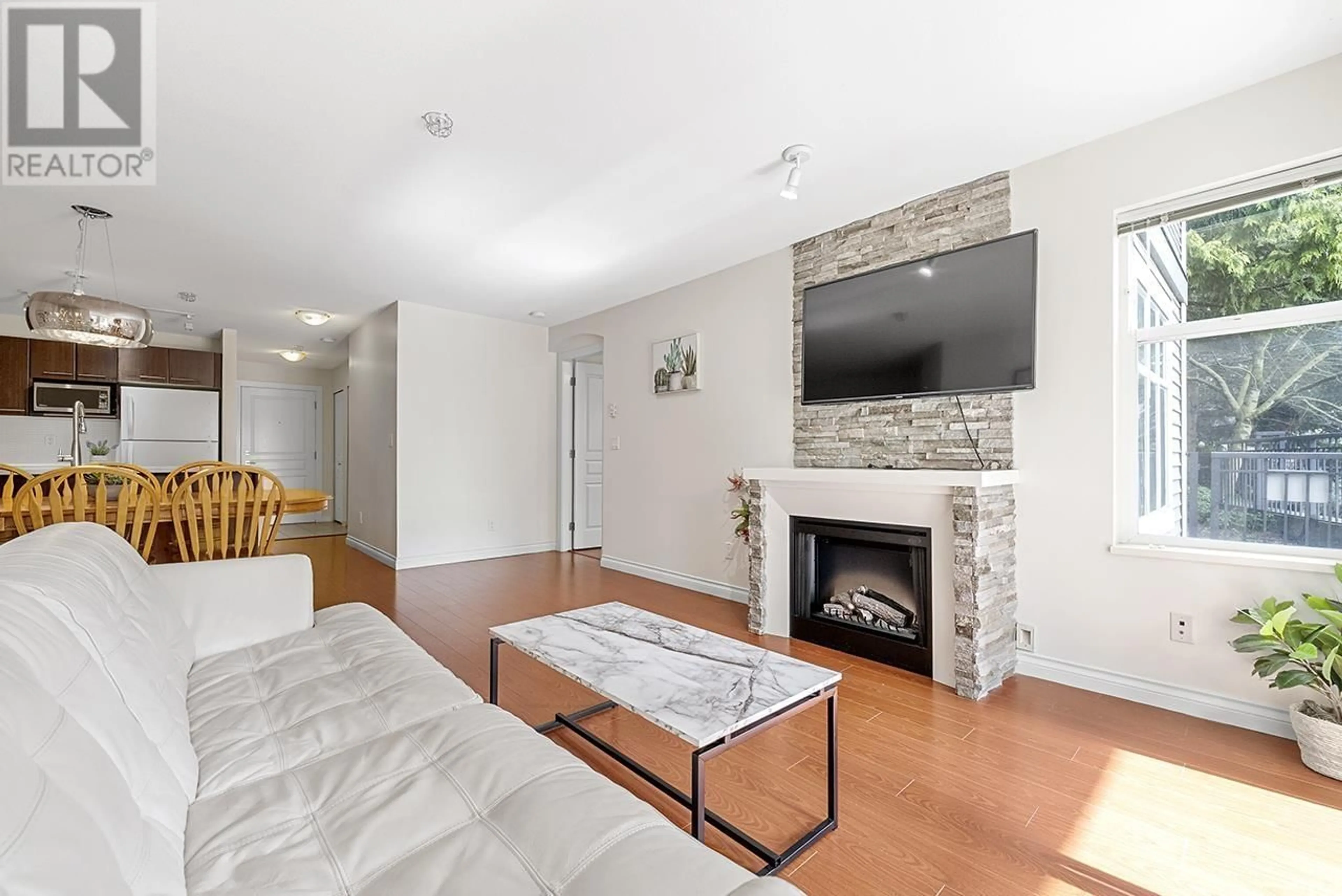 Living room with furniture, unknown for 108 - 4833 BRENTWOOD DRIVE, Burnaby British Columbia V5C0C3