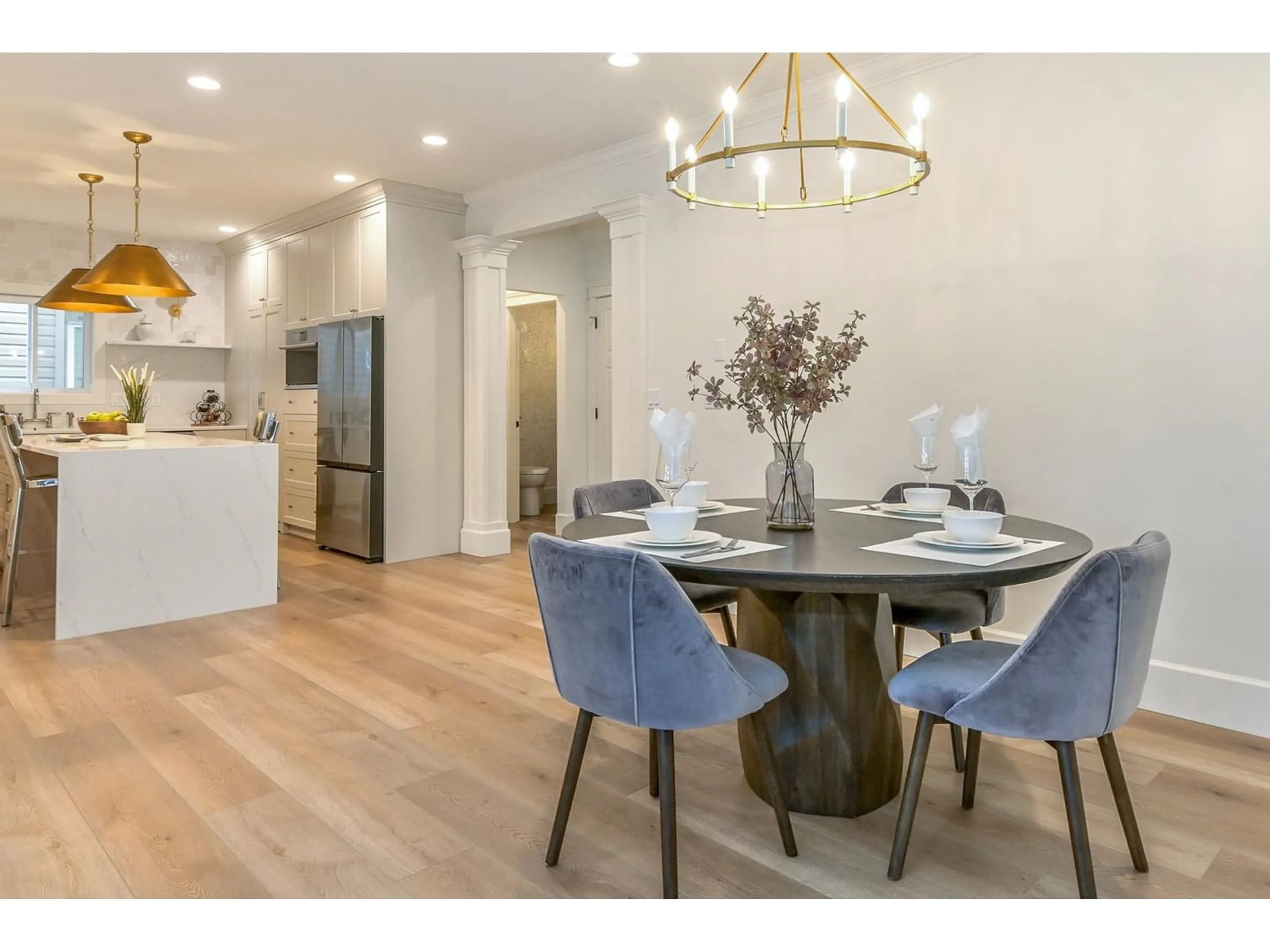Open concept kitchen, wood/laminate floor for 17293 64, Surrey British Columbia V3S1Y6