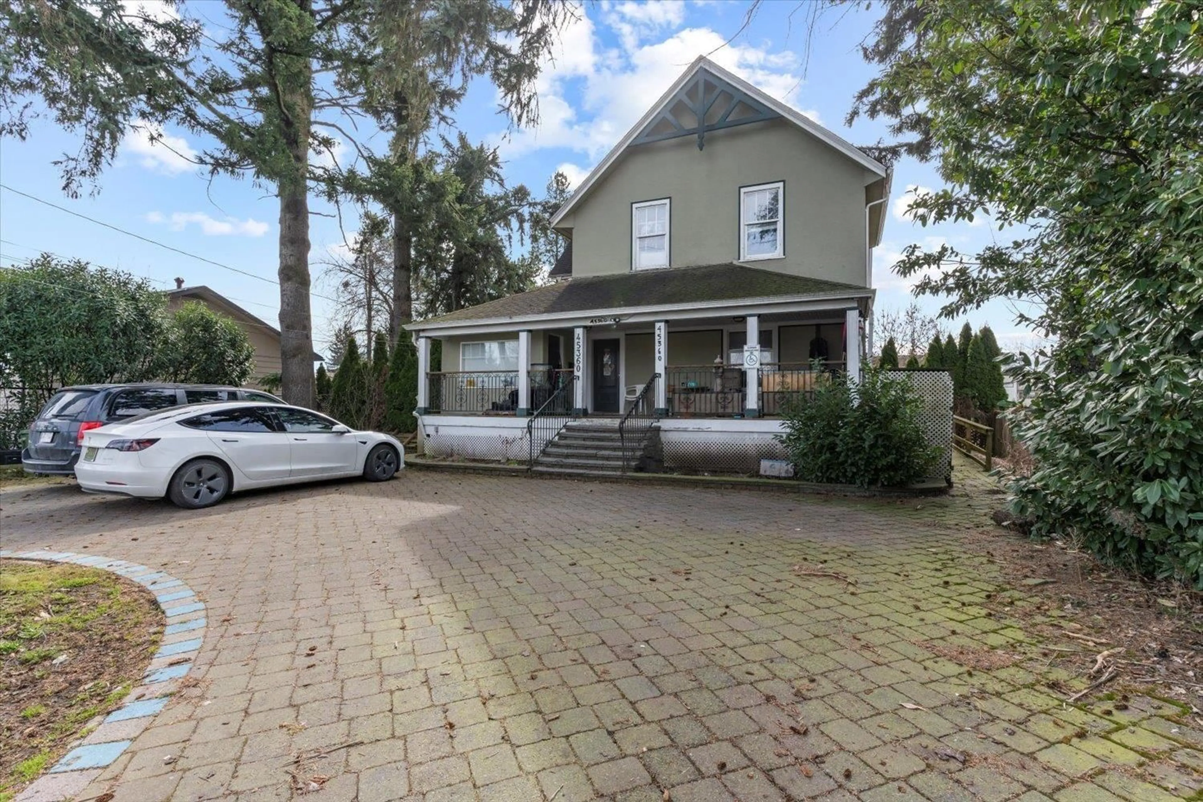 Unknown for 45360 HODGINS AVENUE, Chilliwack British Columbia V2P1P5