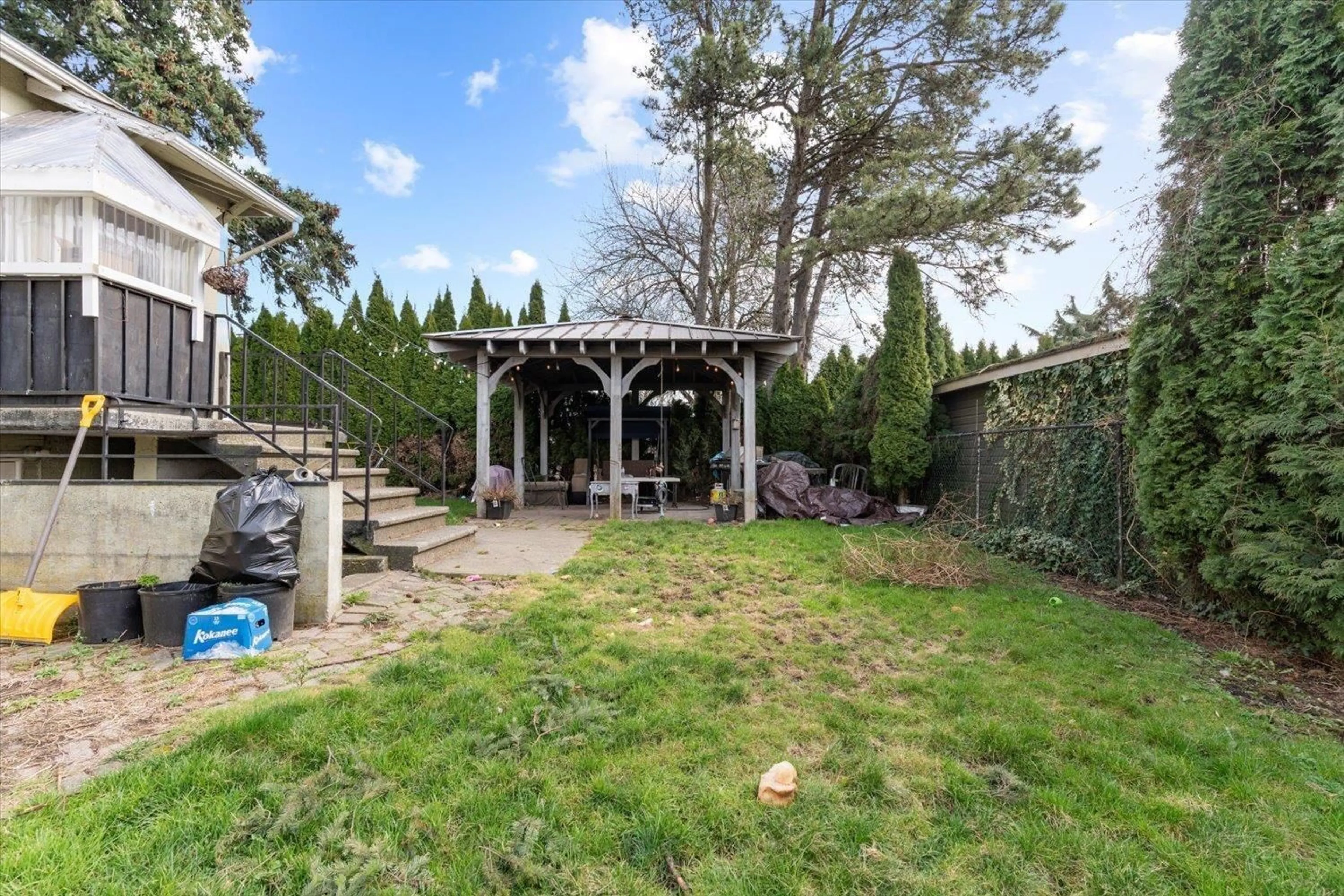 Patio, unknown for 45360 HODGINS AVENUE, Chilliwack British Columbia V2P1P5