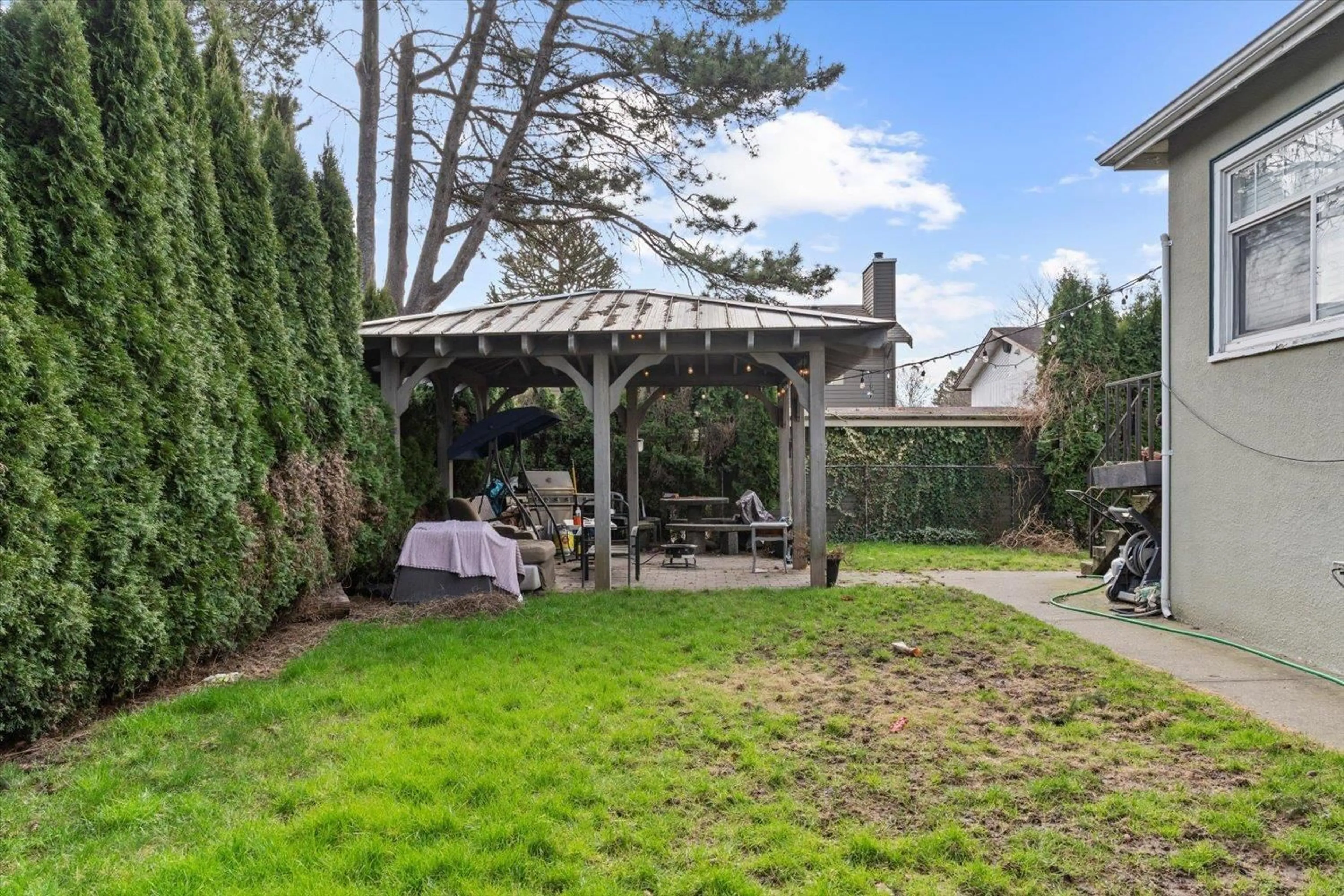 Patio, street for 45360 HODGINS AVENUE, Chilliwack British Columbia V2P1P5