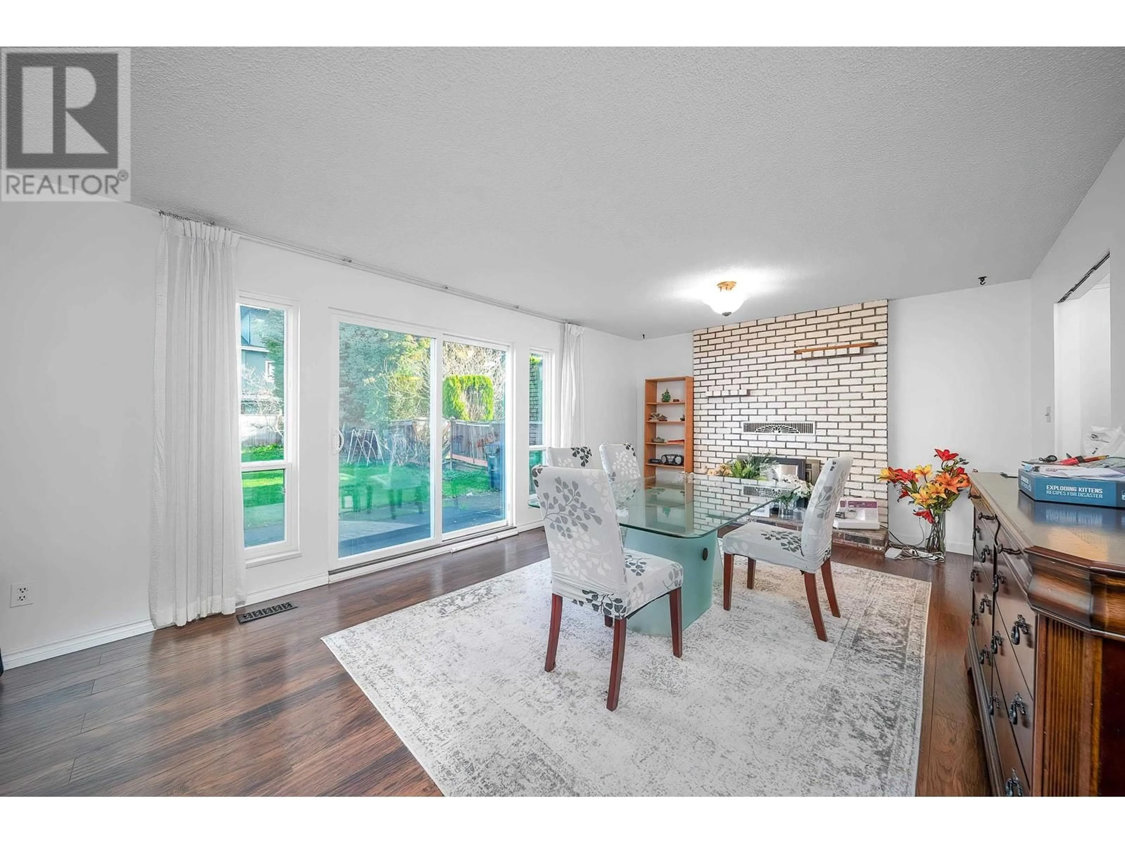 Living room with furniture, unknown for 6357 FRANCIS ROAD, Richmond British Columbia V7C1K4