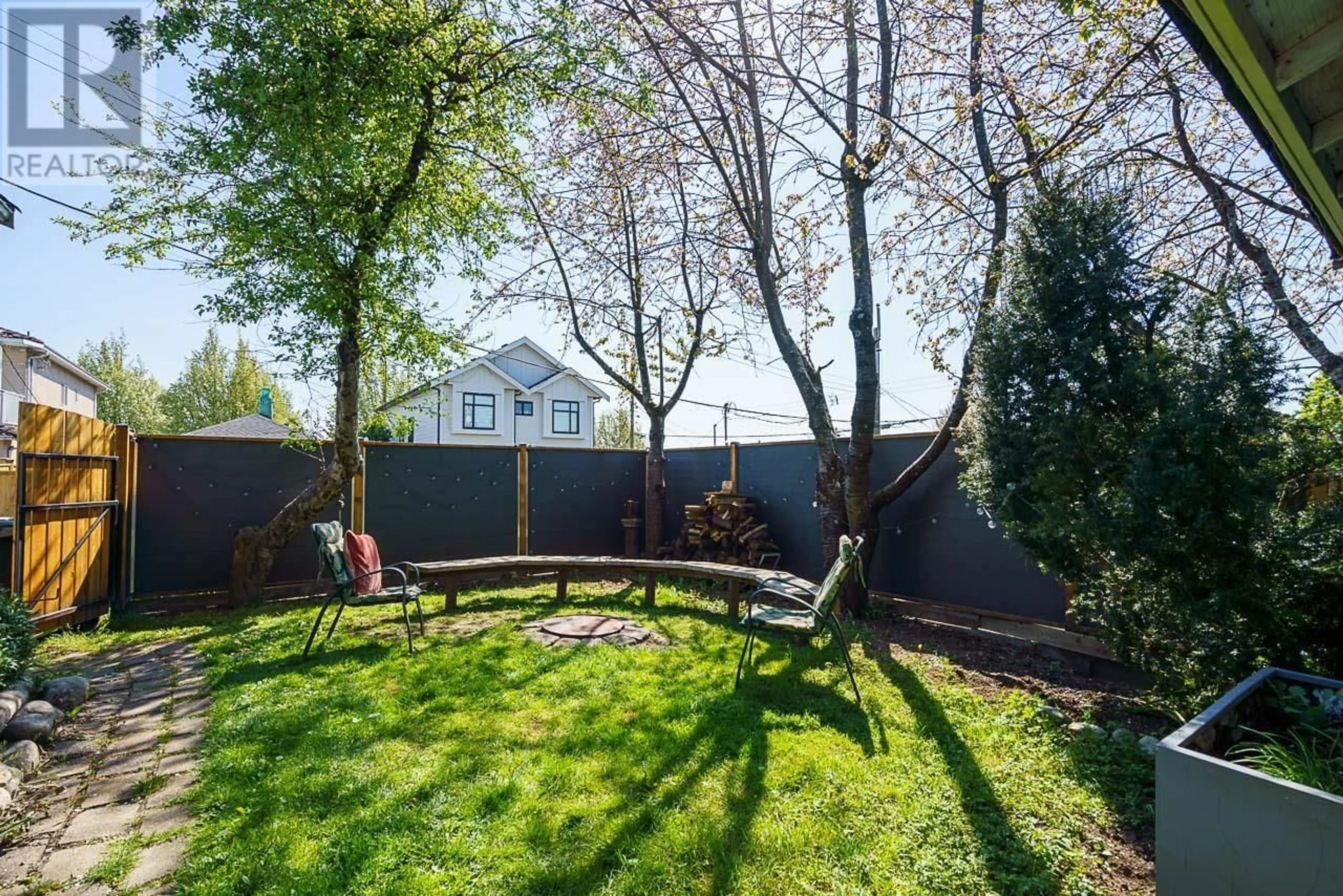 Patio, street for 3336 GEORGIA STREET, Vancouver British Columbia V5K2L4