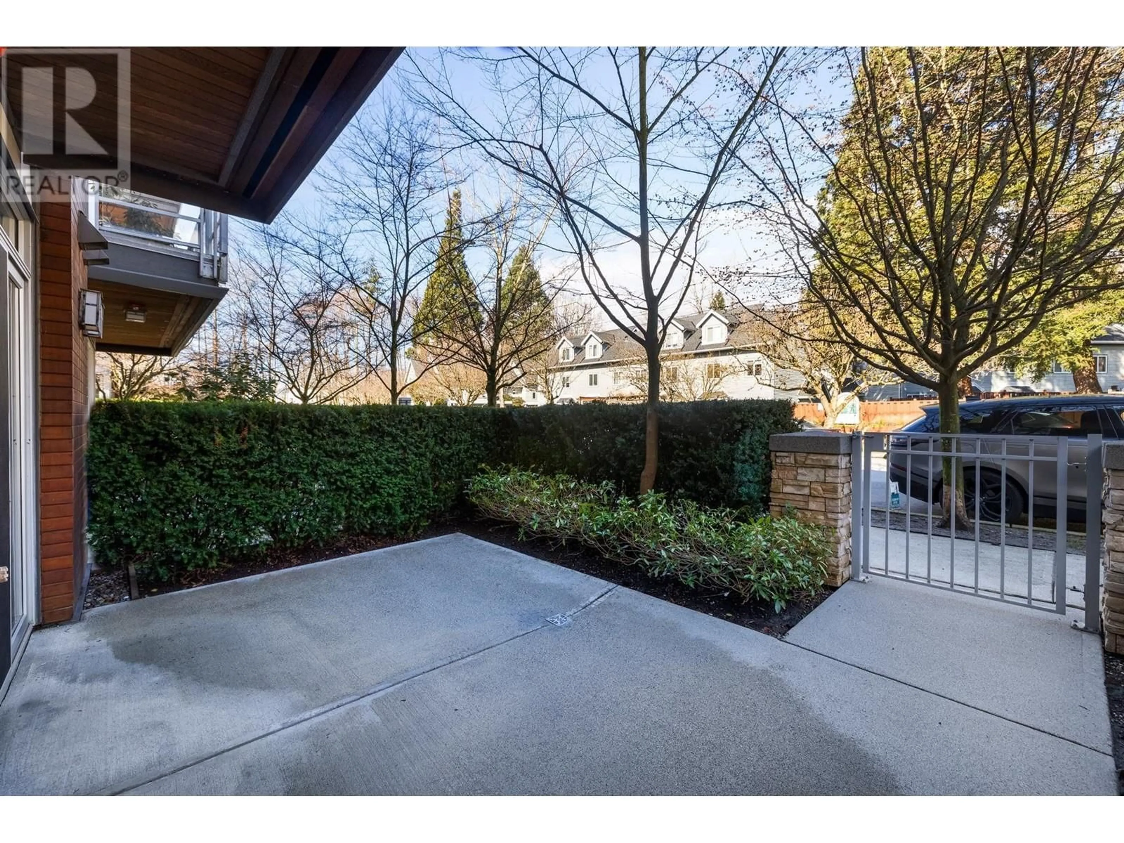 Patio, street for 121 - 735 15TH STREET, North Vancouver British Columbia V7M0B8