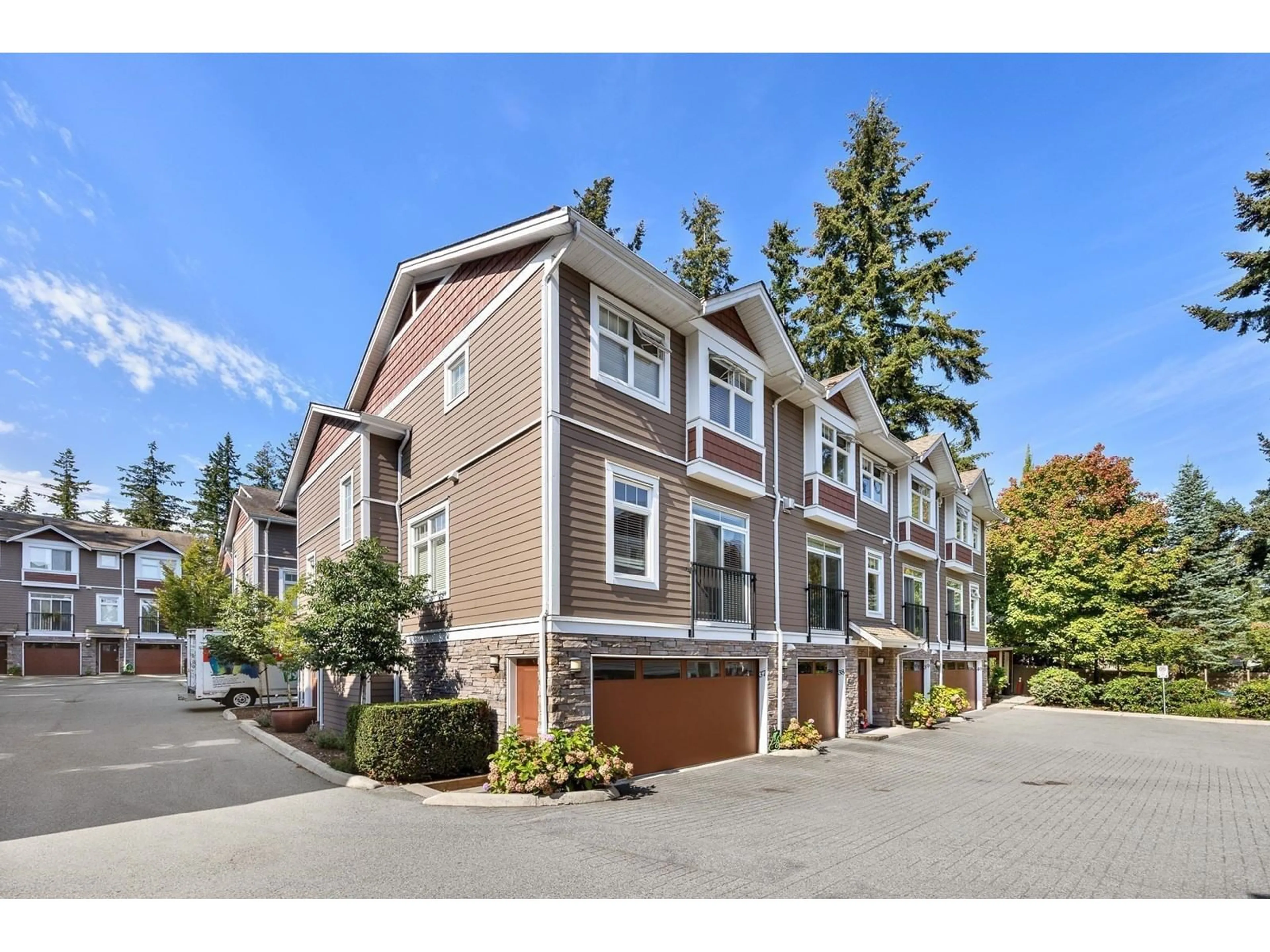 A pic from outside/outdoor area/front of a property/back of a property/a pic from drone, street for 38 - 2689 PARKWAY, Surrey British Columbia V4P0C3