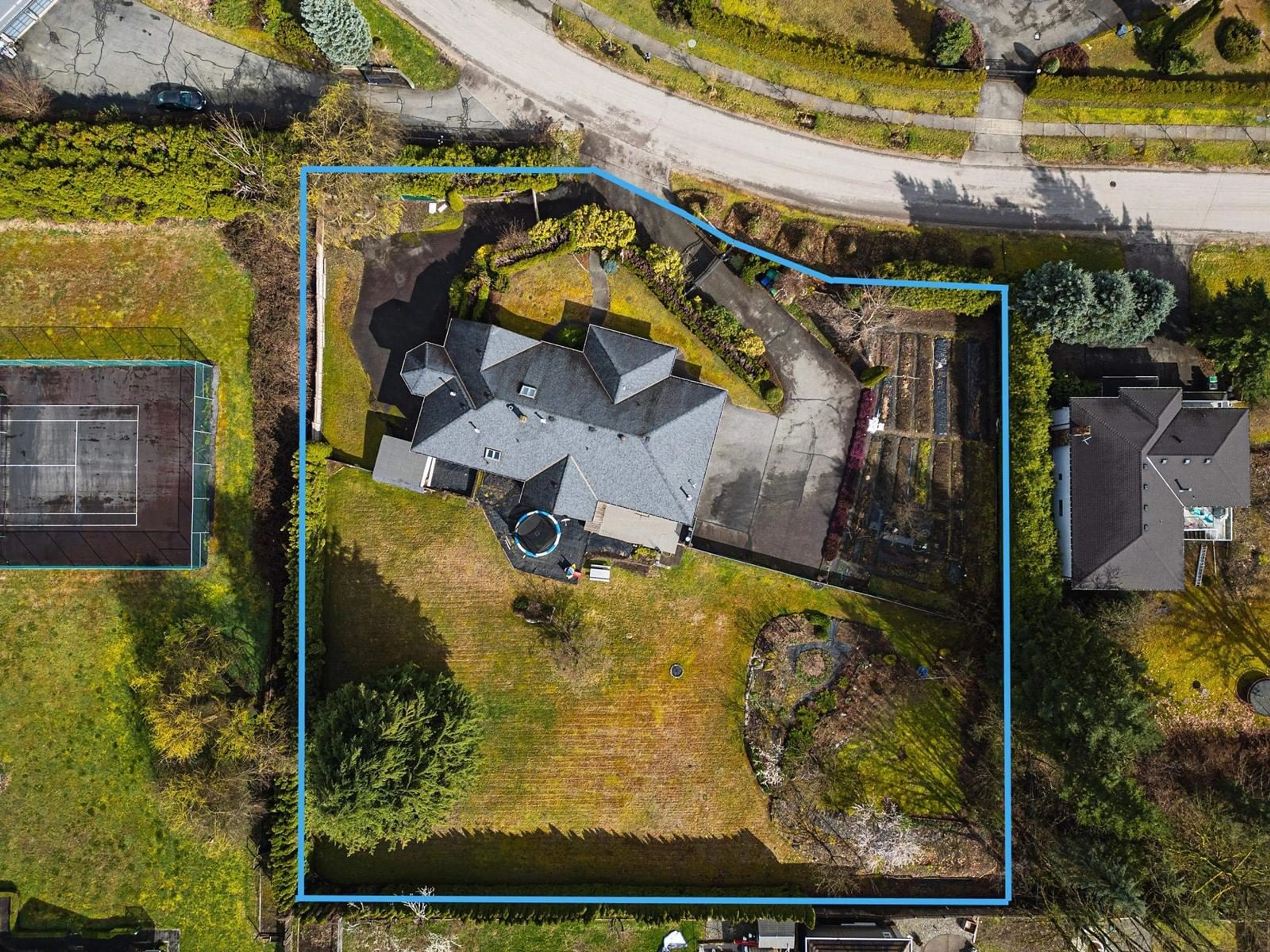 A pic from outside/outdoor area/front of a property/back of a property/a pic from drone, street for 17484 ABBEY, Surrey British Columbia V4N4H2