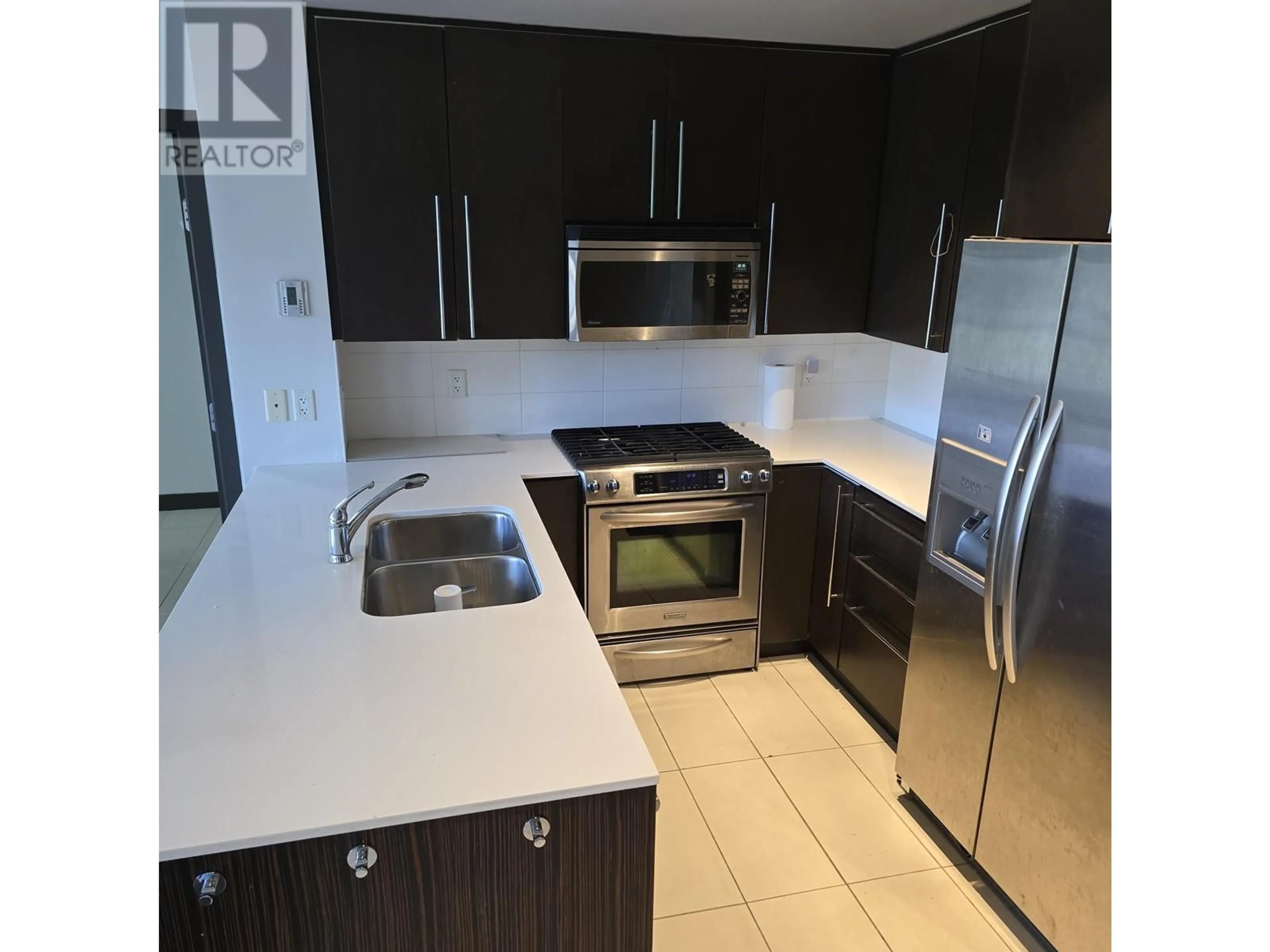 Standard kitchen, ceramic/tile floor for 102 1088 W 14TH AVENUE, Vancouver British Columbia V6H1P3