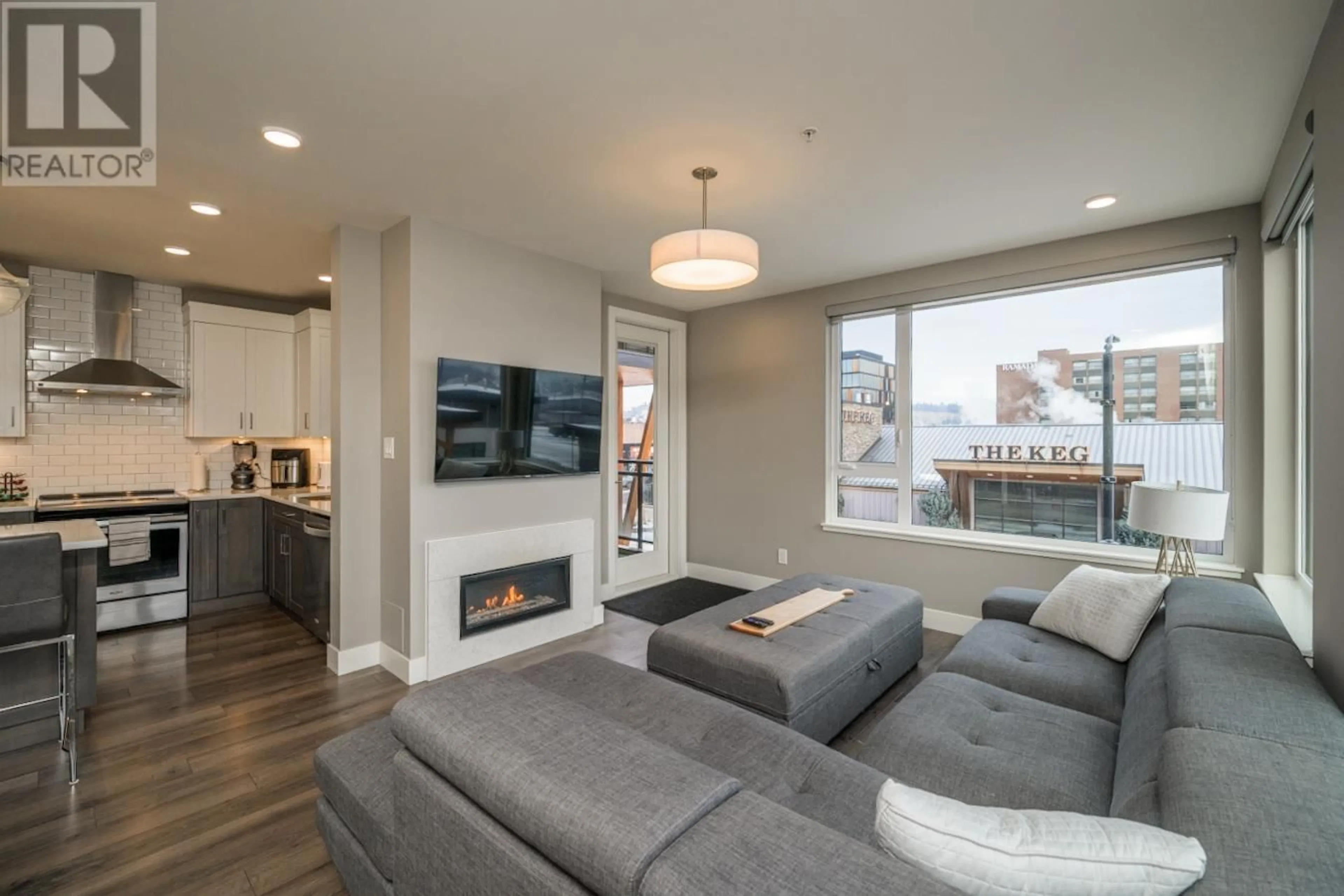 Living room with furniture, unknown for 201 - 1087 6TH AVENUE, Prince George British Columbia V2L0E5