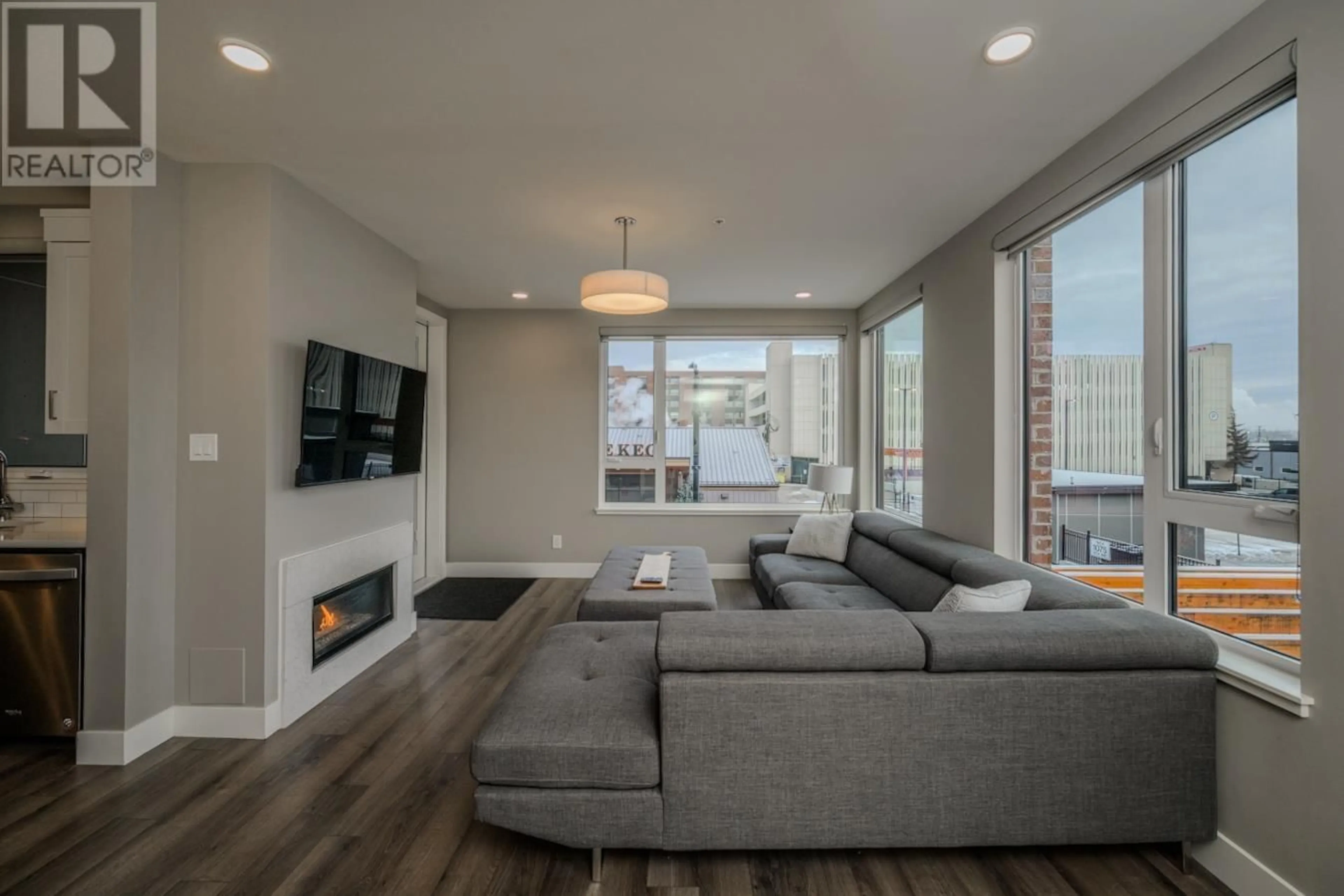 Living room with furniture, unknown for 201 - 1087 6TH AVENUE, Prince George British Columbia V2L0E5