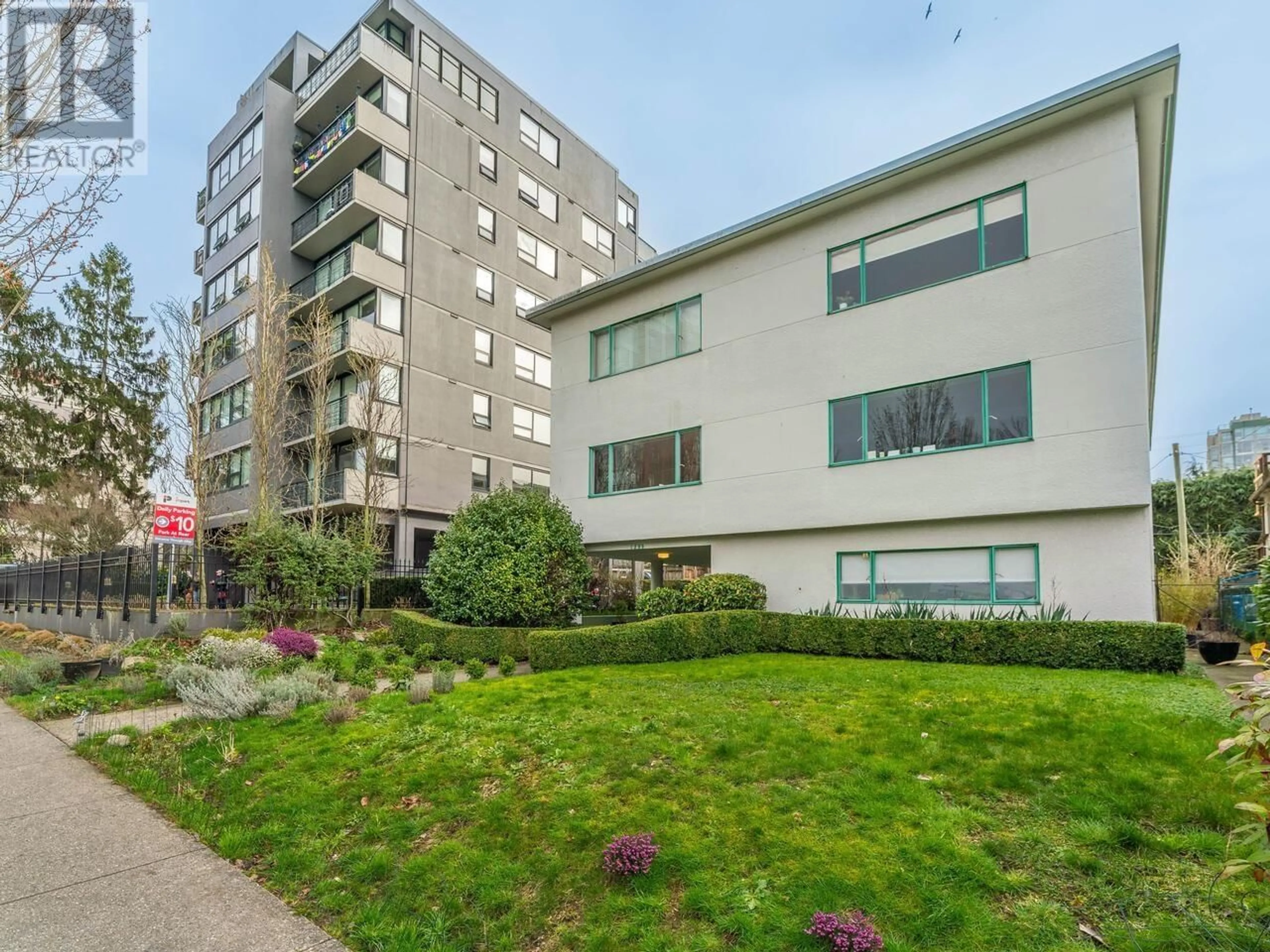 A pic from outside/outdoor area/front of a property/back of a property/a pic from drone, building for 101 1590 W 10TH AVENUE, Vancouver British Columbia V6J1Z9