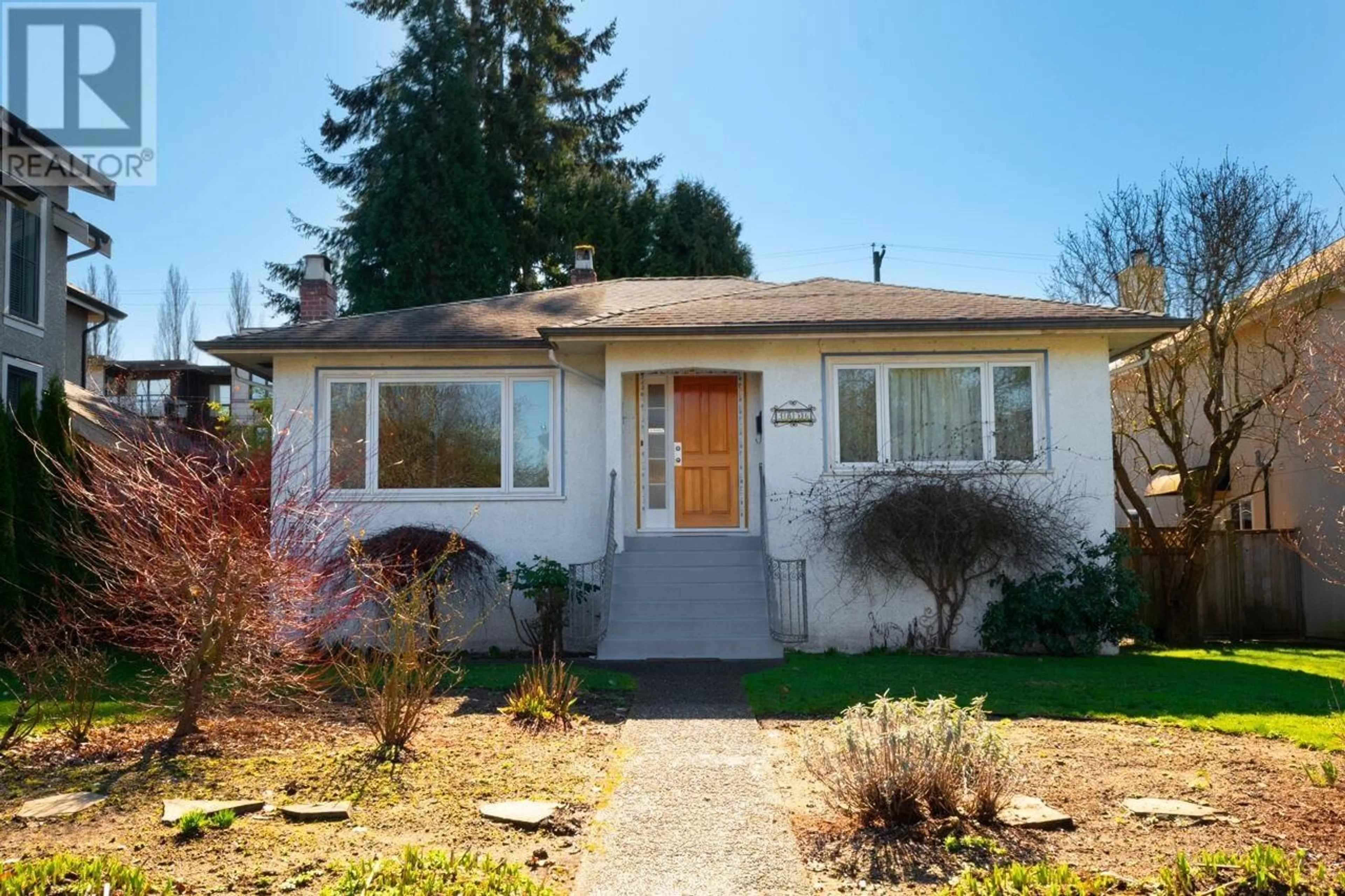 Home with vinyl exterior material, street for 3856 W 3RD AVENUE, Vancouver British Columbia V6R1M4