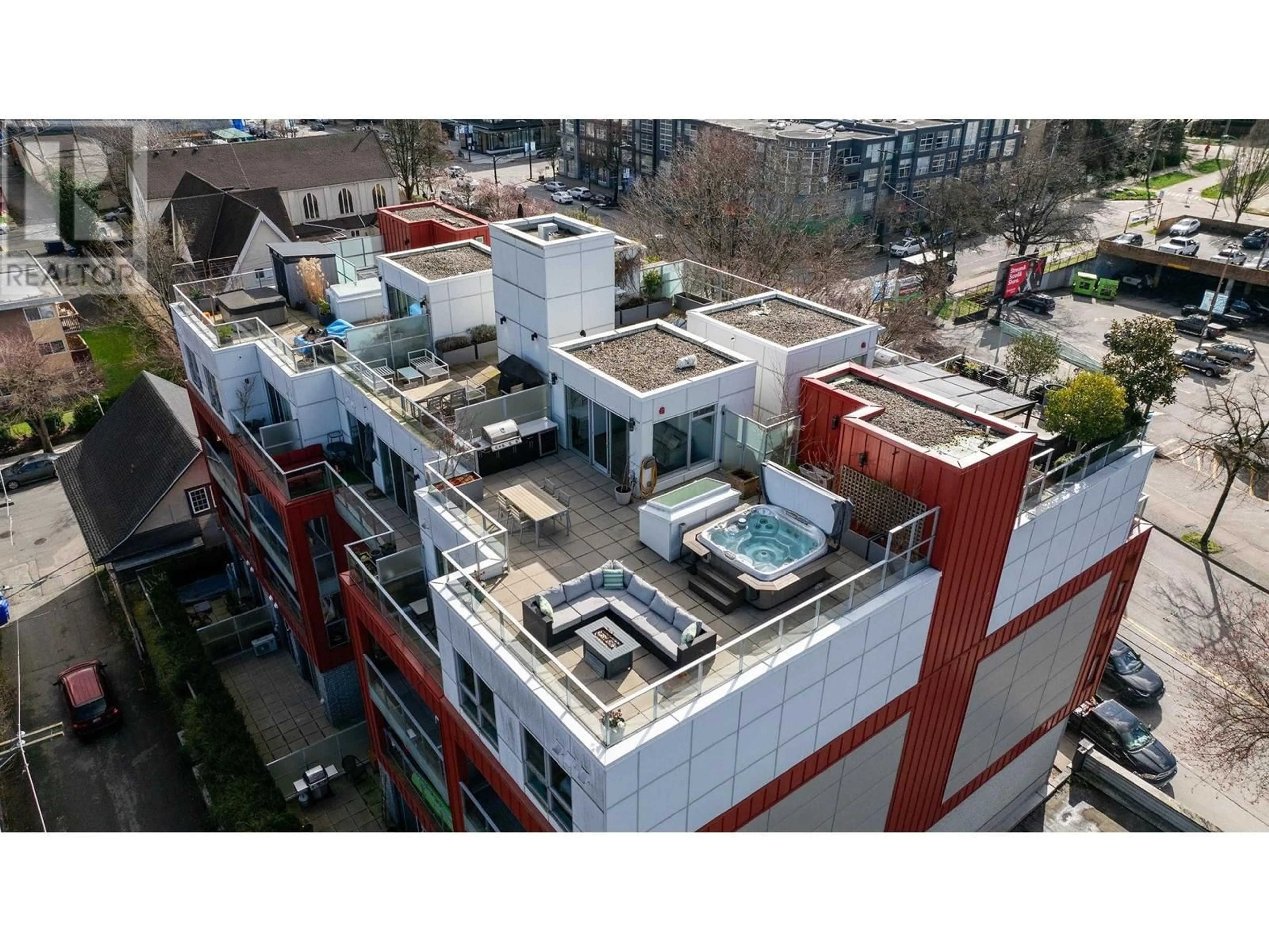 A pic from outside/outdoor area/front of a property/back of a property/a pic from drone, building for 504 379 E BROADWAY, Vancouver British Columbia V5T1W6