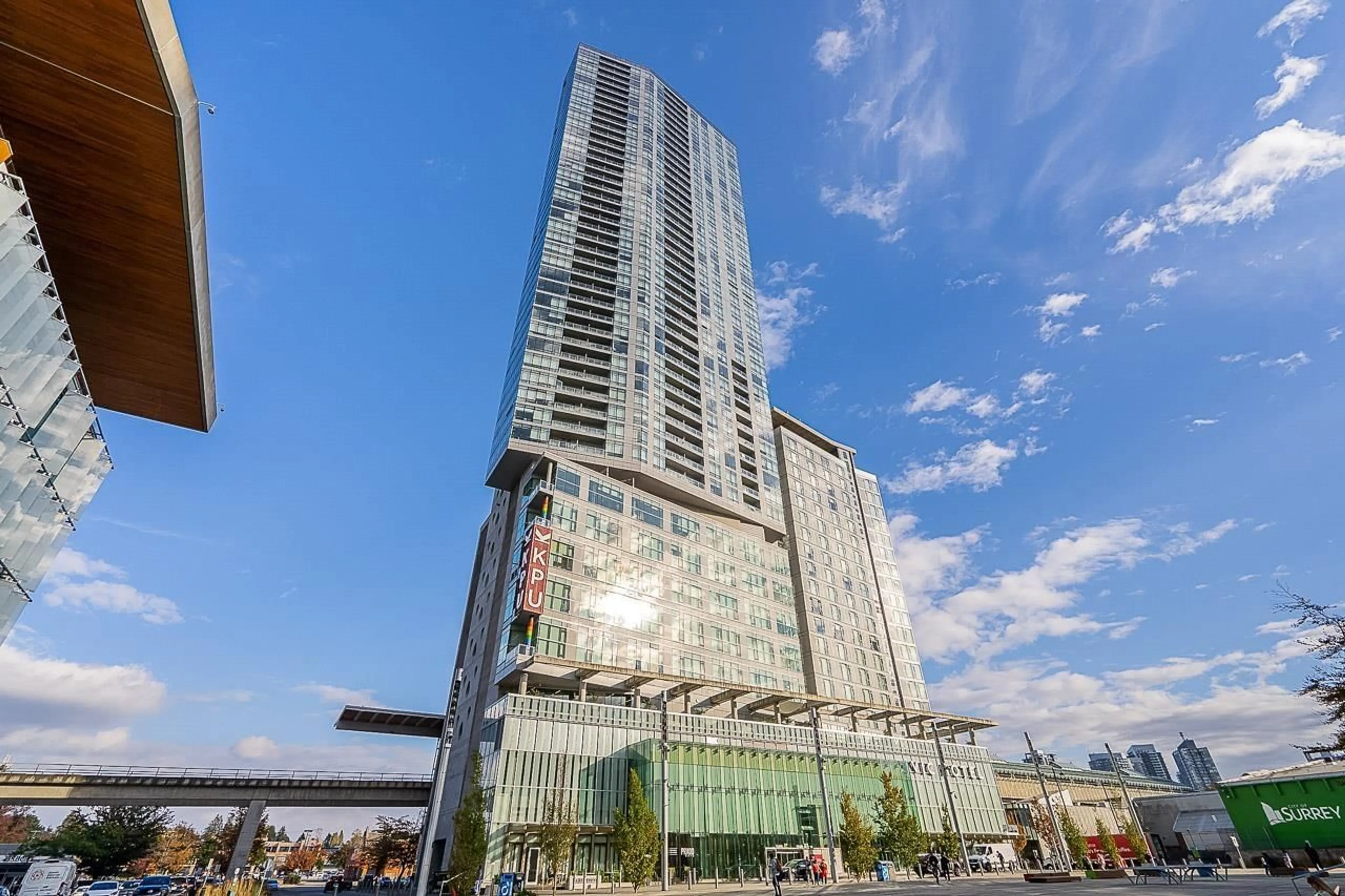 Indoor foyer for 3608 - 13495 CENTRAL, Surrey British Columbia V3T0K2
