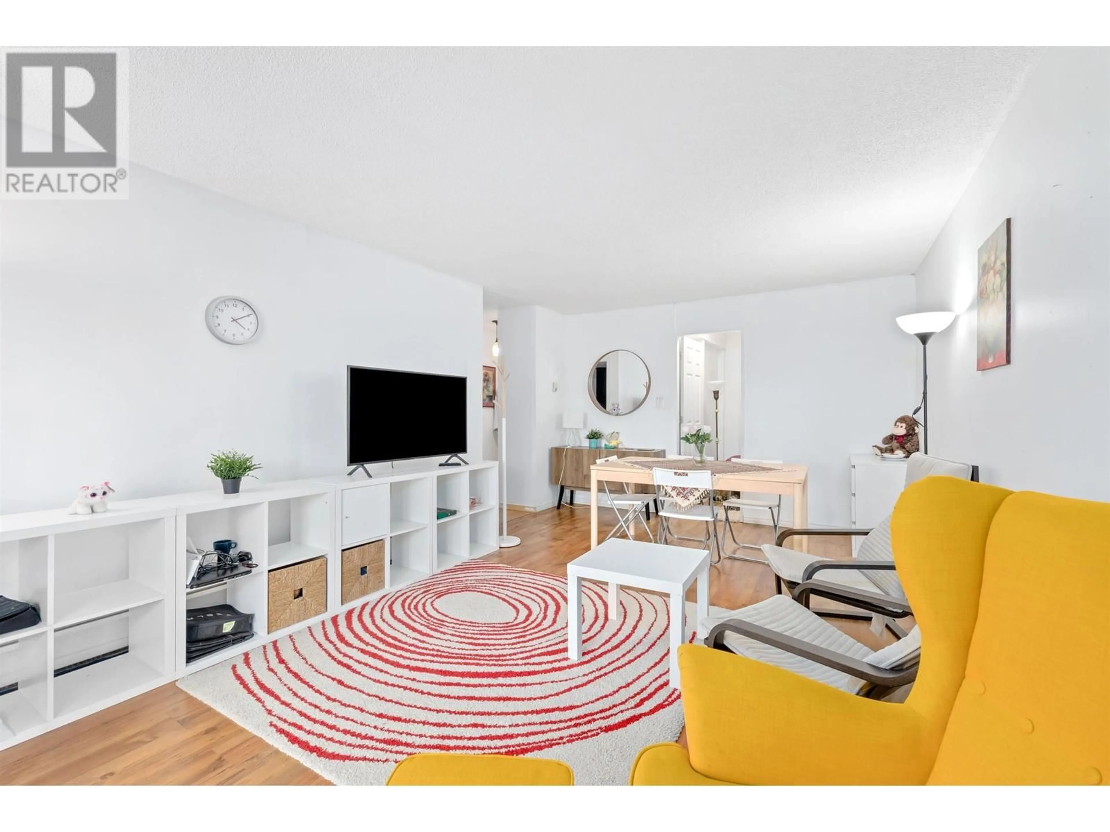 Living room with furniture, unknown for 307 - 590 WHITING WAY, Coquitlam British Columbia V3J3R9