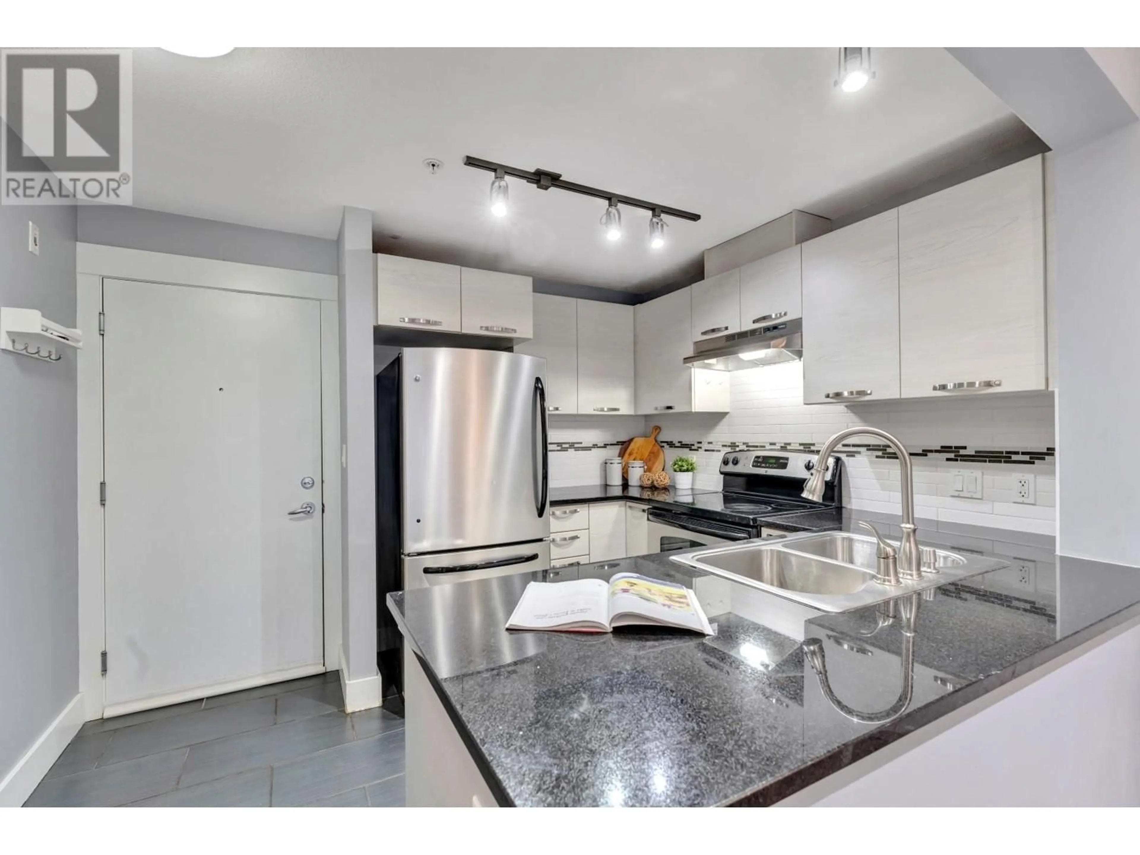 Unknown for 308 - 7478 BYRNEPARK WALK, Burnaby British Columbia V3N0B5