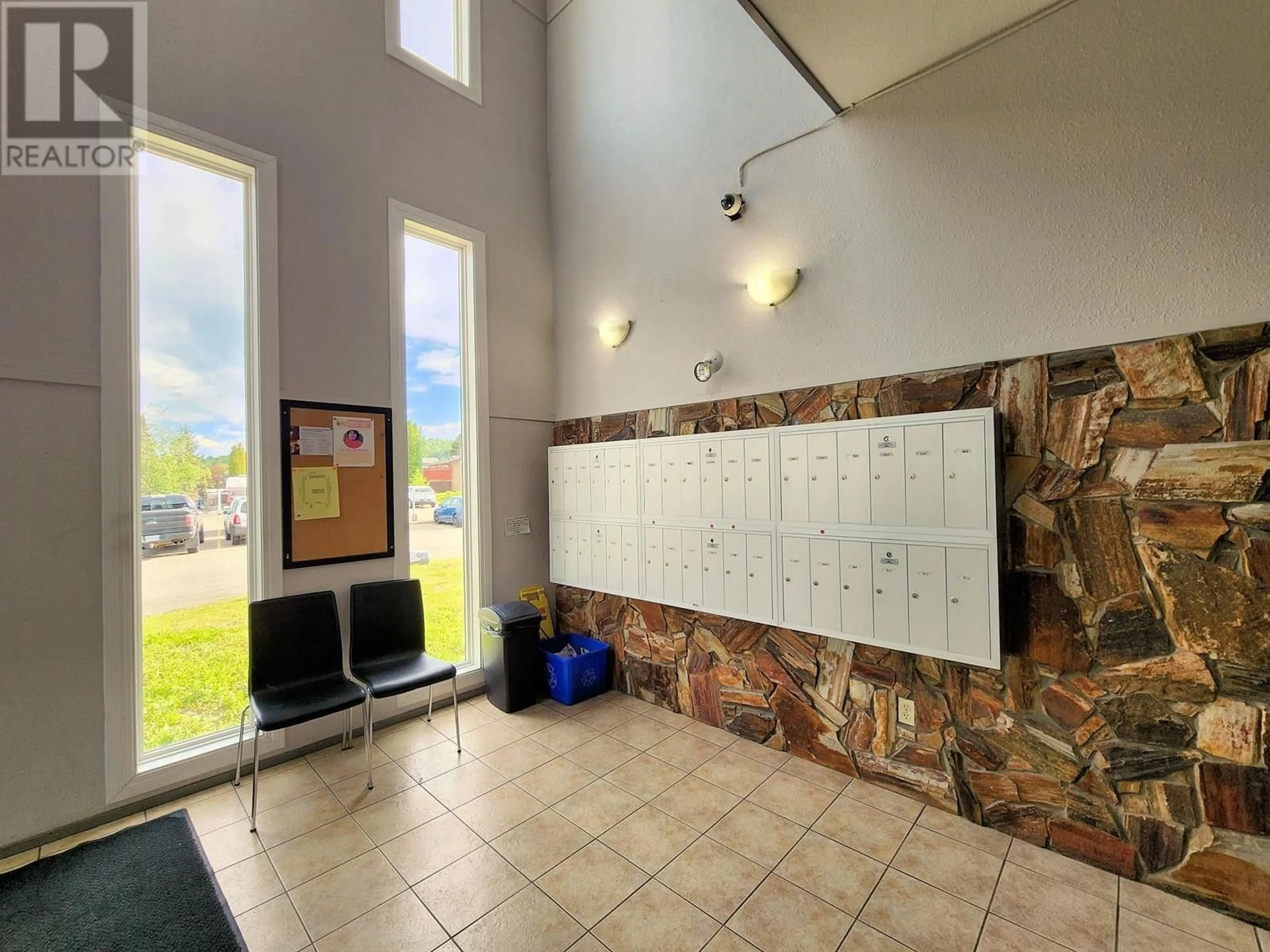Indoor foyer for 209 - 2644 ARNETT AVENUE, Prince George British Columbia V2N4J5