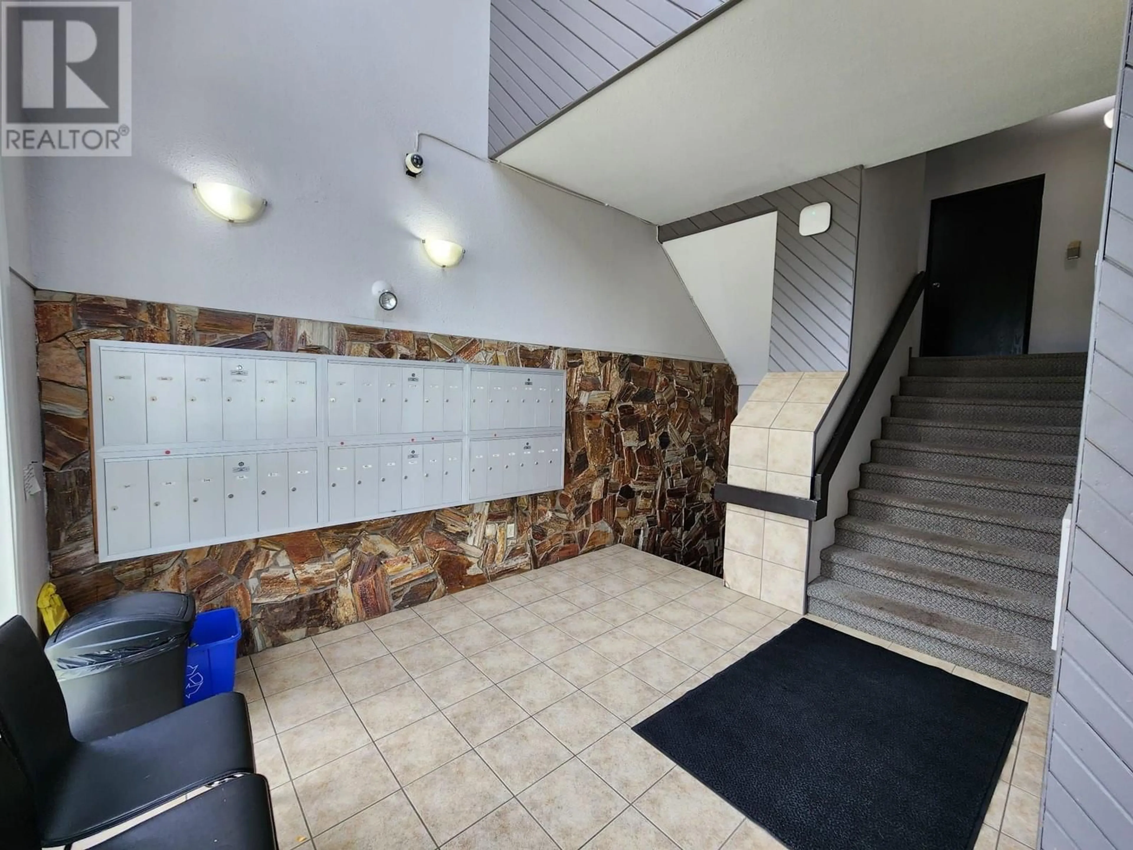 Indoor foyer for 209 - 2644 ARNETT AVENUE, Prince George British Columbia V2N4J5