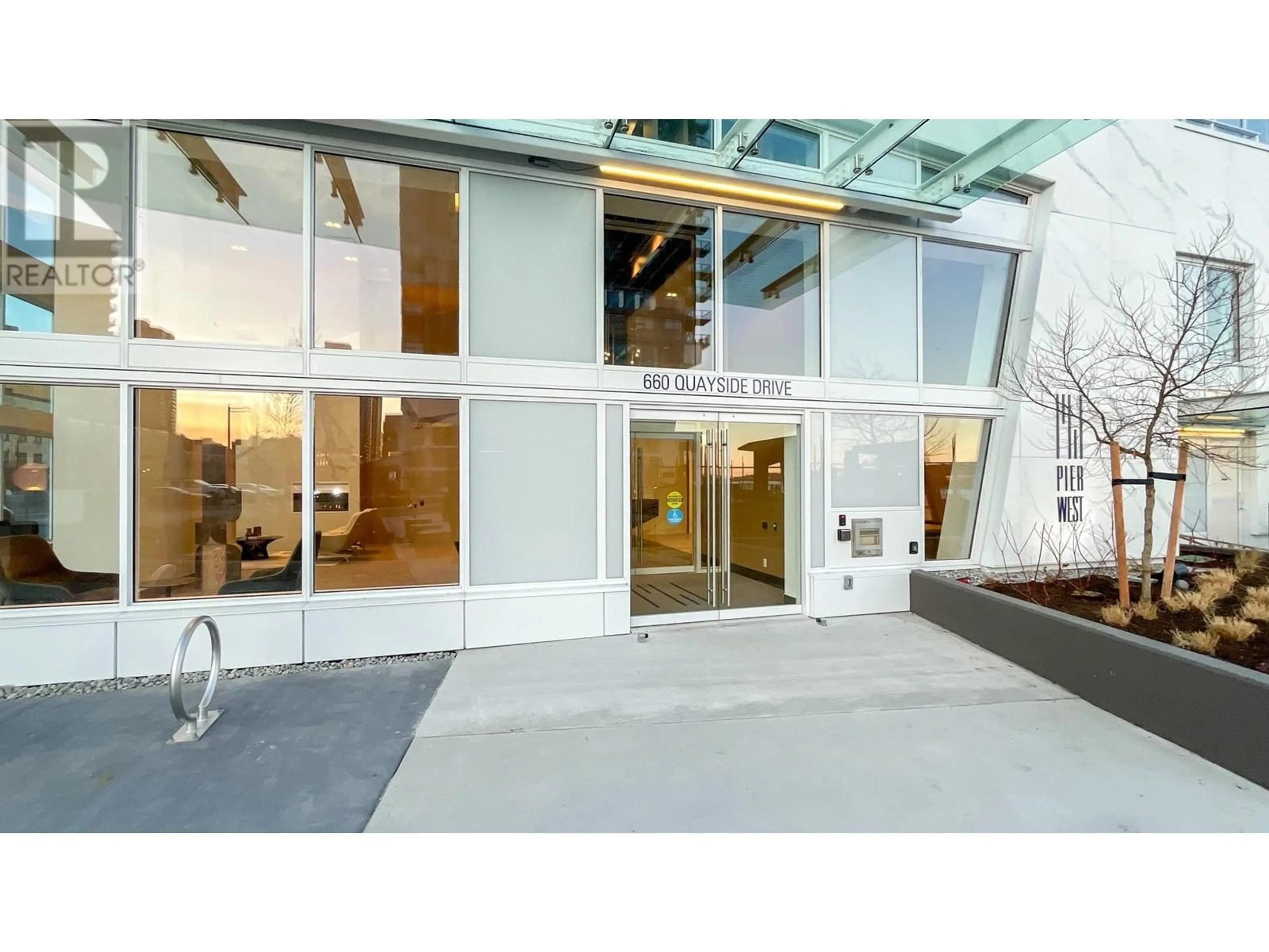 Indoor foyer for 3906 - 660 QUAYSIDE DRIVE, New Westminster British Columbia V3M0P1