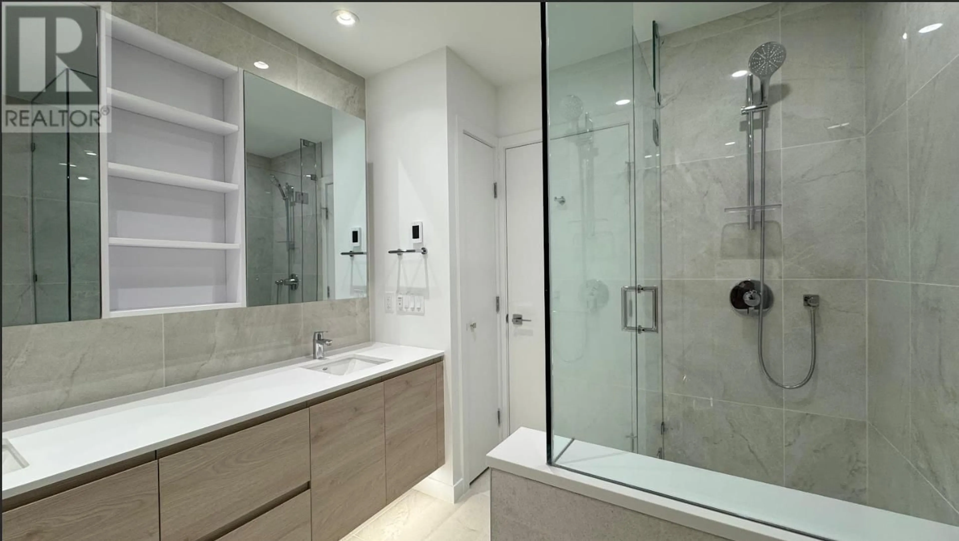 Contemporary bathroom, ceramic/tile floor for 1908 660 QUAYSIDE DRIVE, New Westminster British Columbia V3M0P1