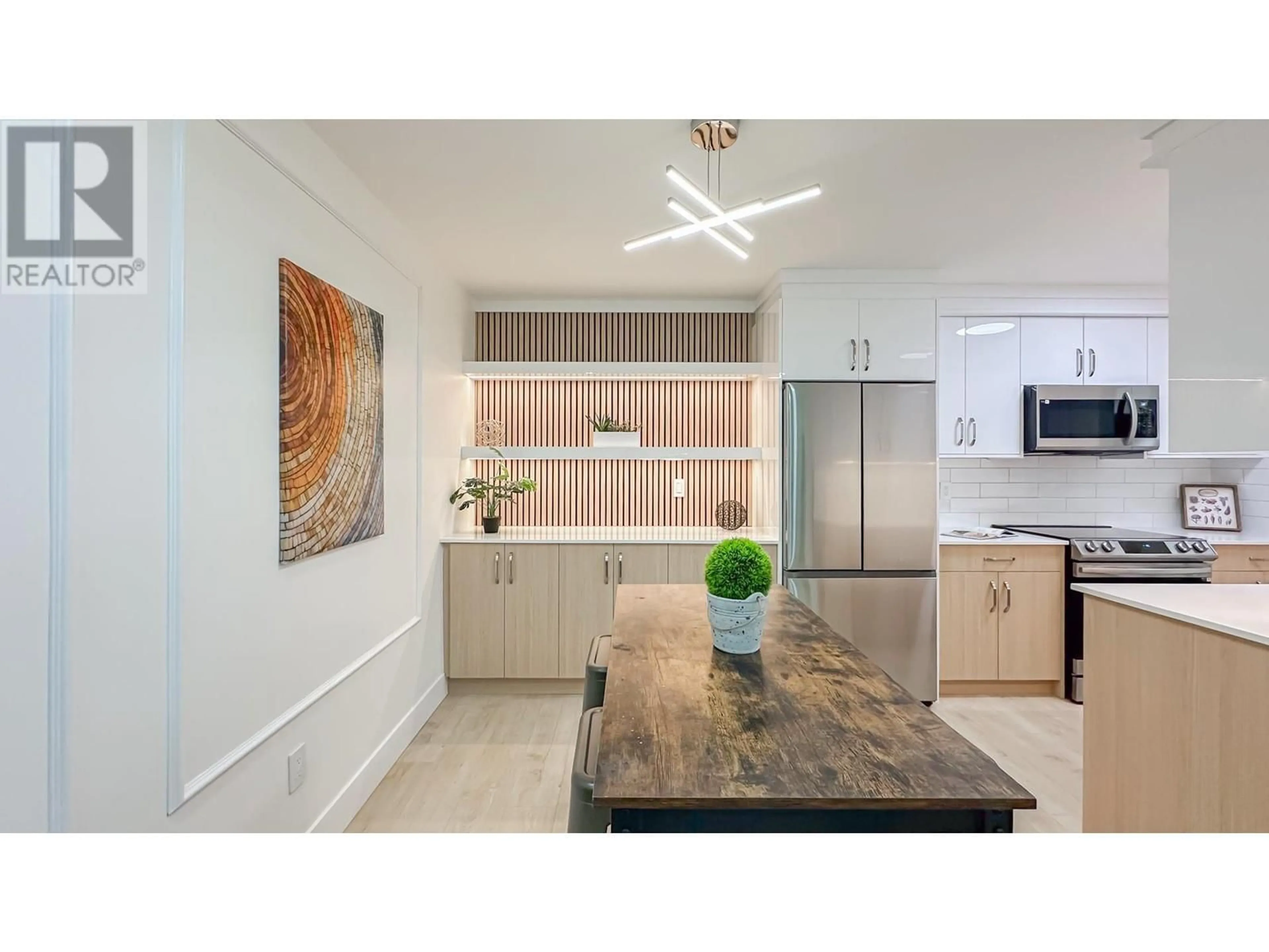 Contemporary kitchen, unknown for 122 - 4373 HALIFAX STREET, Burnaby British Columbia V5C5Z2