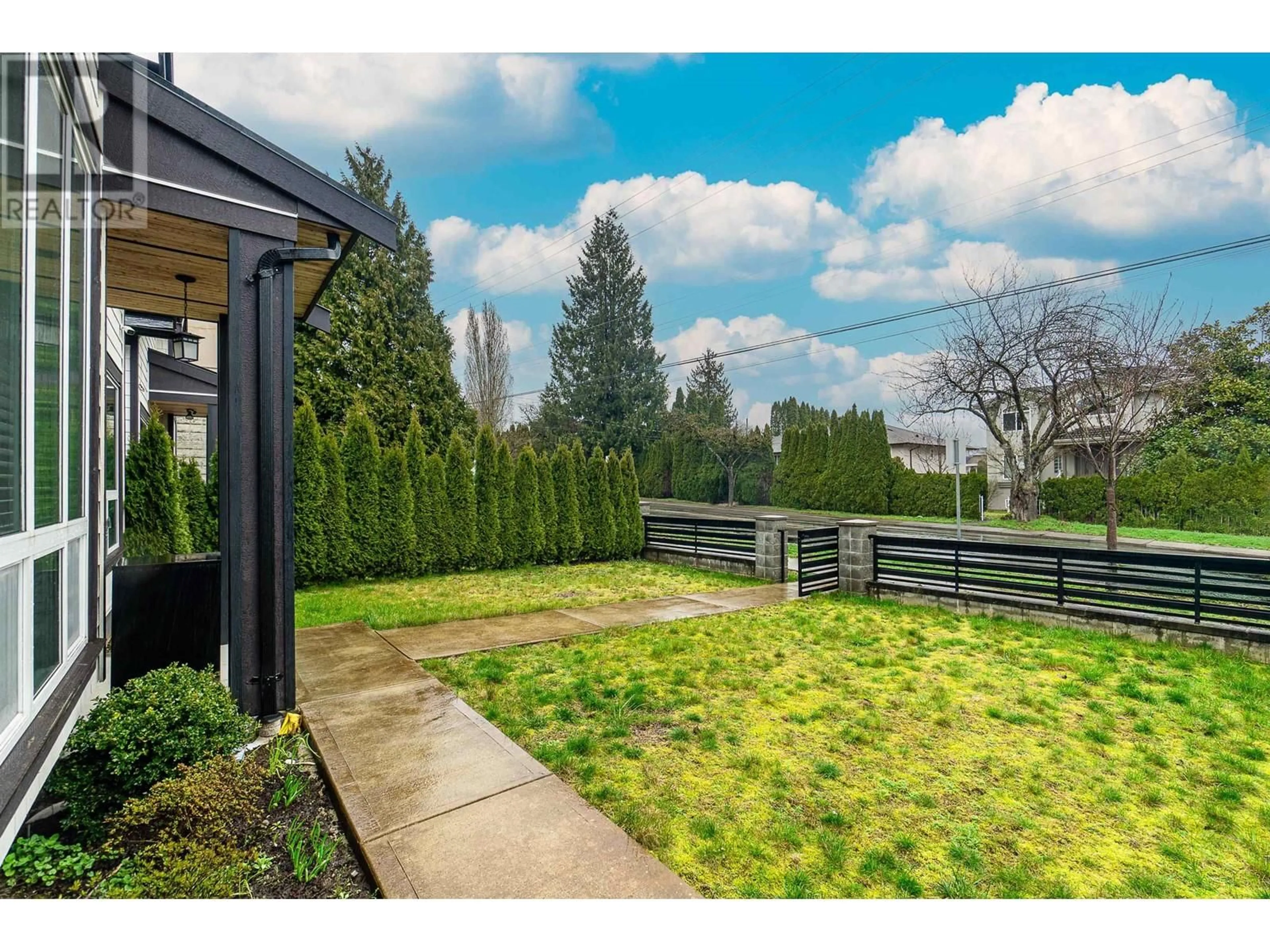 Patio, street for 1483 SPERLING AVENUE, Burnaby British Columbia V5B4J8