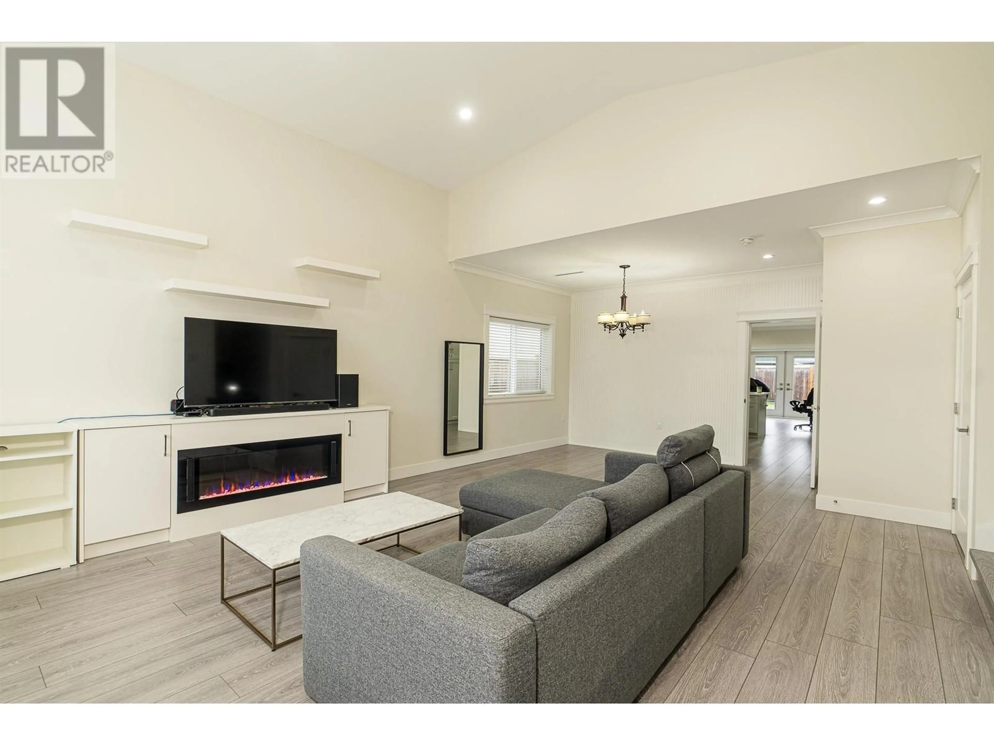 Living room with furniture, unknown for 1483 SPERLING AVENUE, Burnaby British Columbia V5B4J8