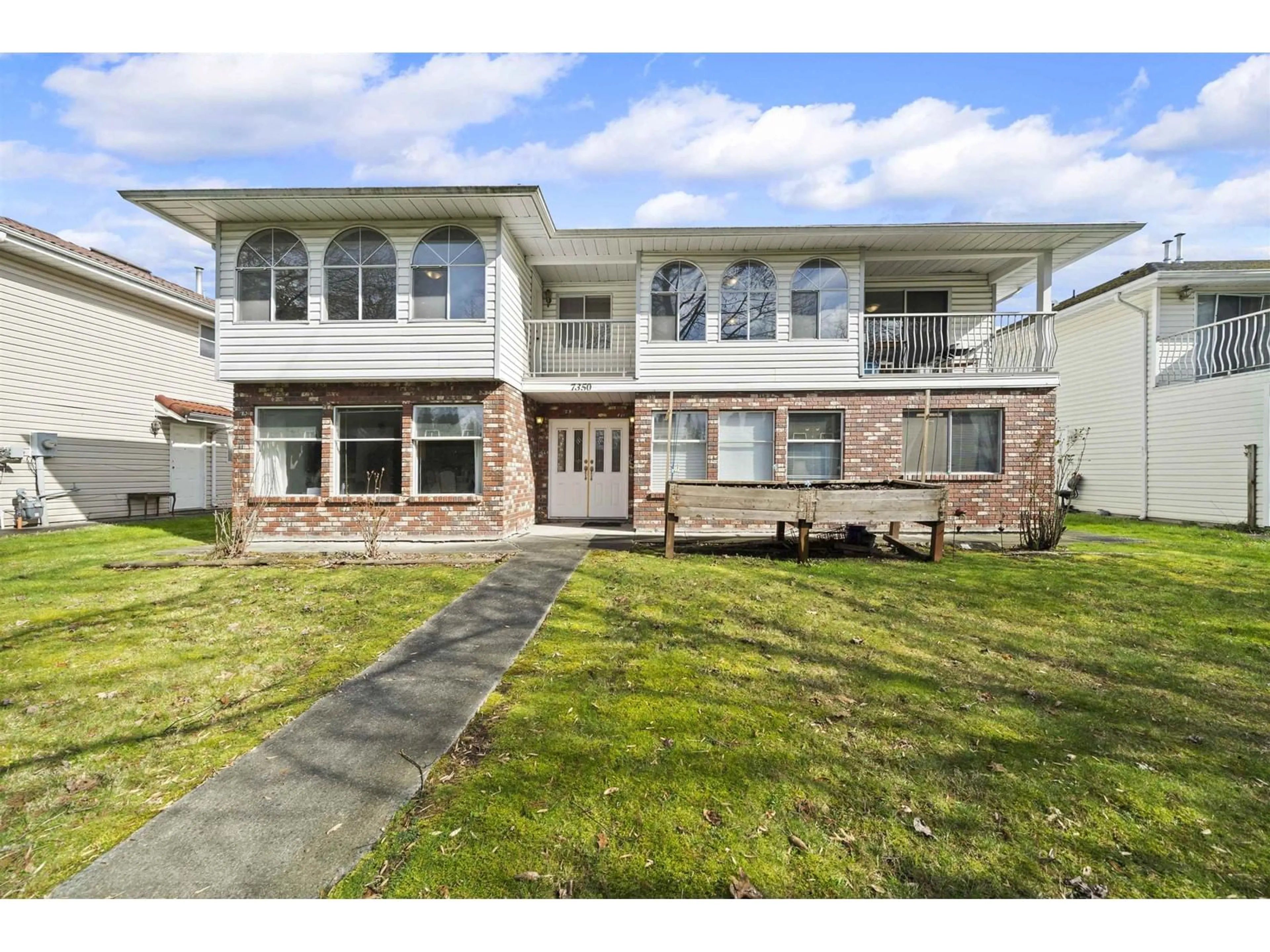 Home with vinyl exterior material, unknown for 7350 138, Surrey British Columbia V3W5H2