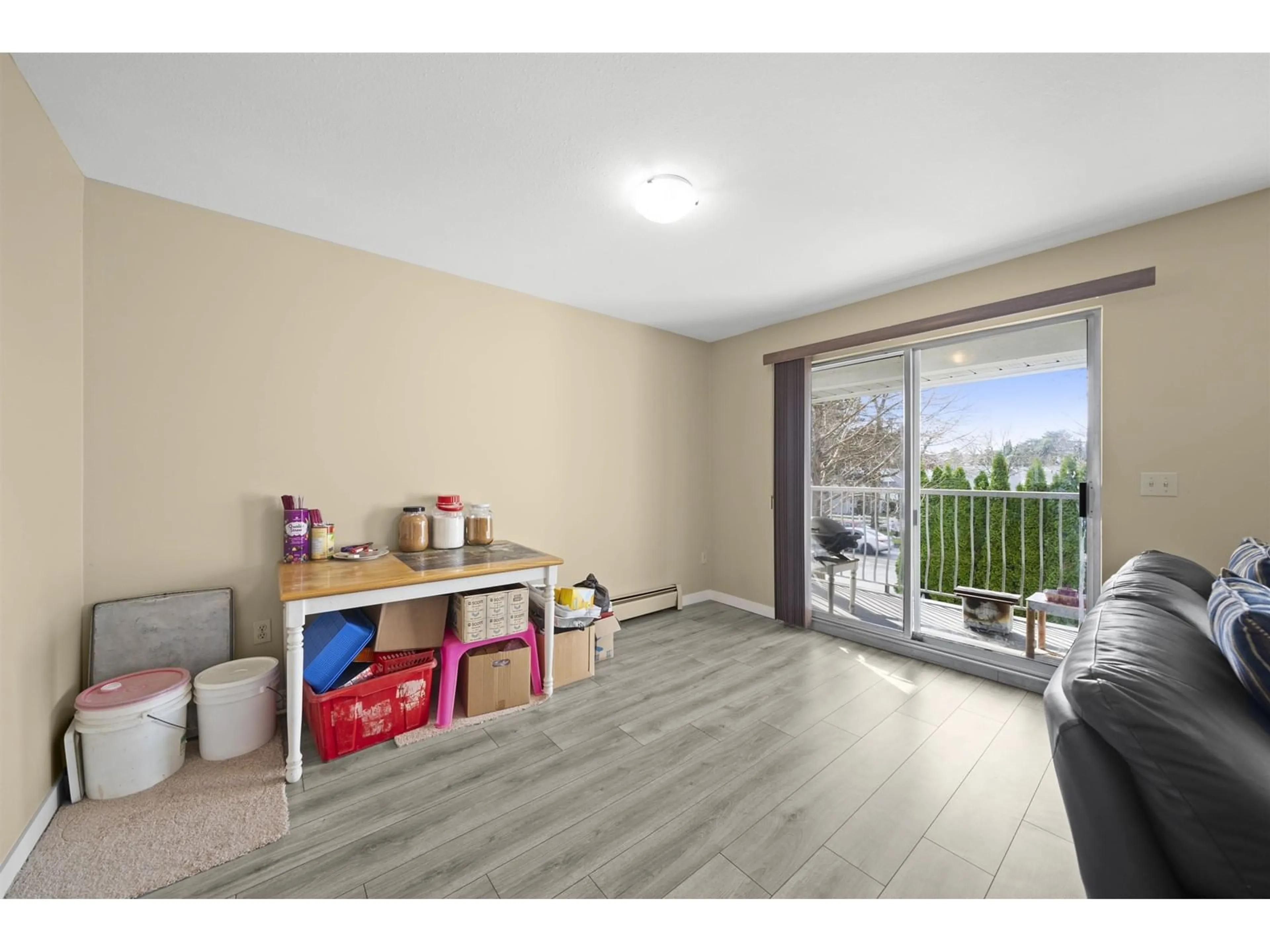 A pic of a room for 7350 138, Surrey British Columbia V3W5H2