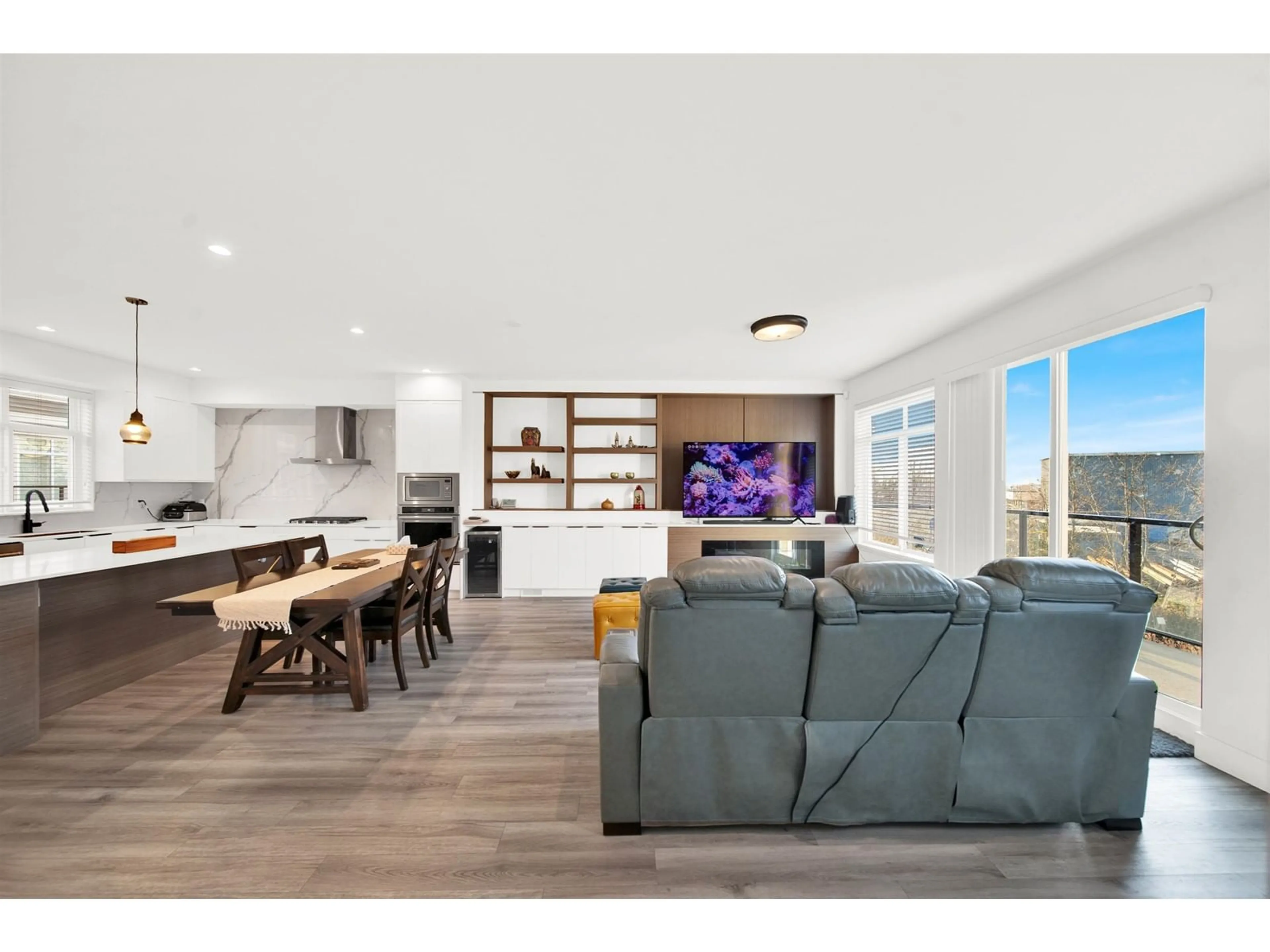Open concept kitchen, wood/laminate floor for 13 - 10488 124, Surrey British Columbia V3V0E9