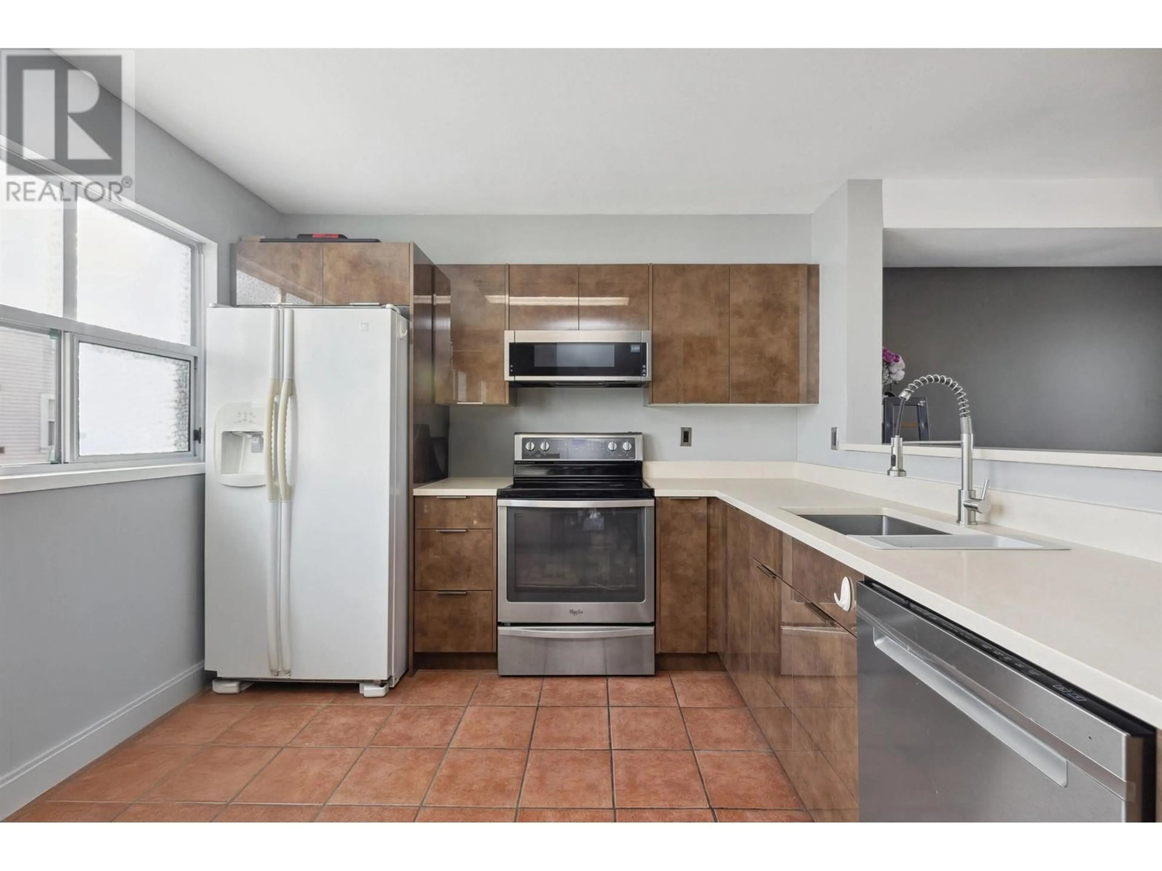 Standard kitchen, ceramic/tile floor for 113 - 2450 HAWTHORNE AVENUE, Port Coquitlam British Columbia V3C6B3