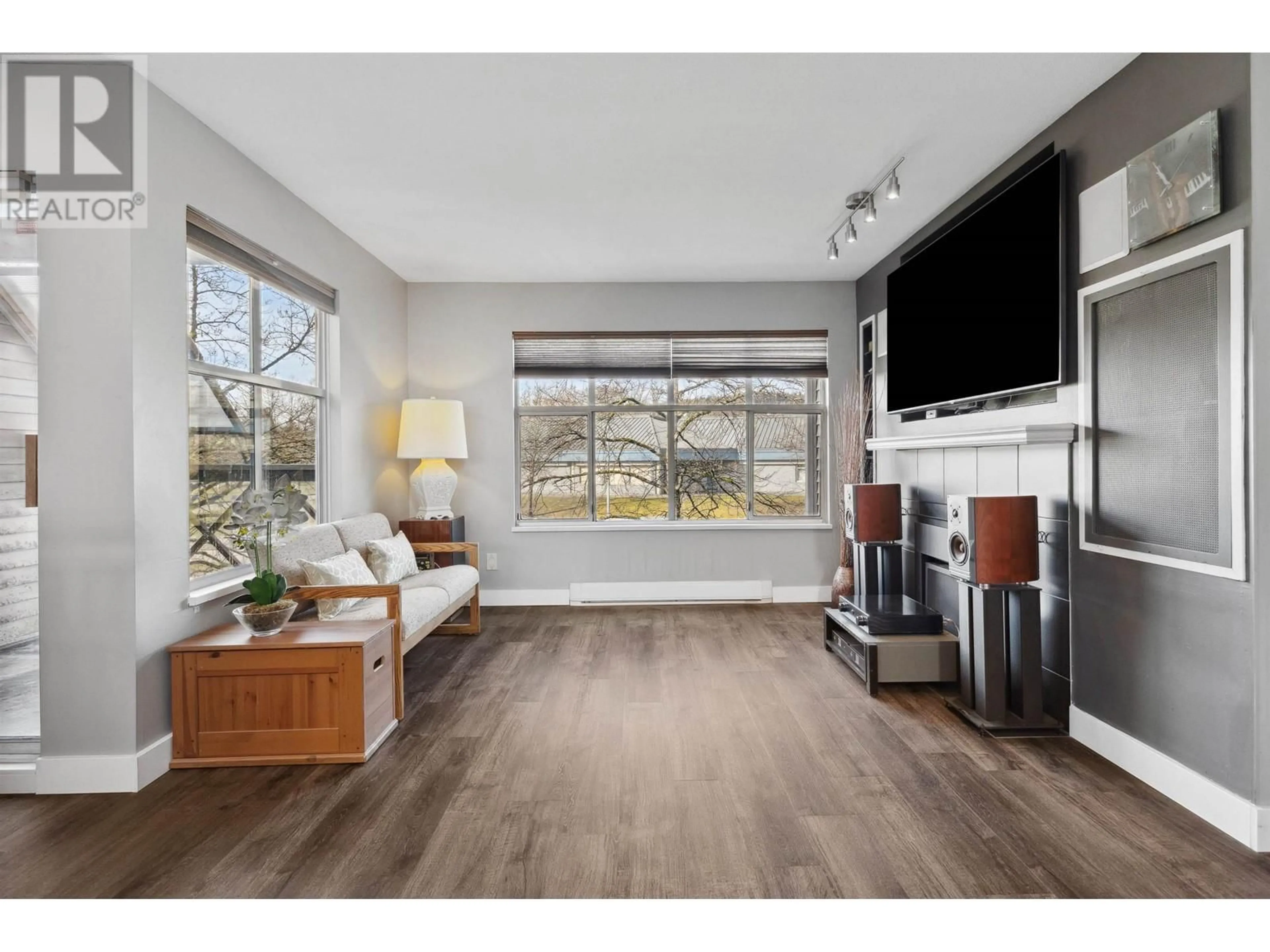 Living room with furniture, wood/laminate floor for 113 - 2450 HAWTHORNE AVENUE, Port Coquitlam British Columbia V3C6B3