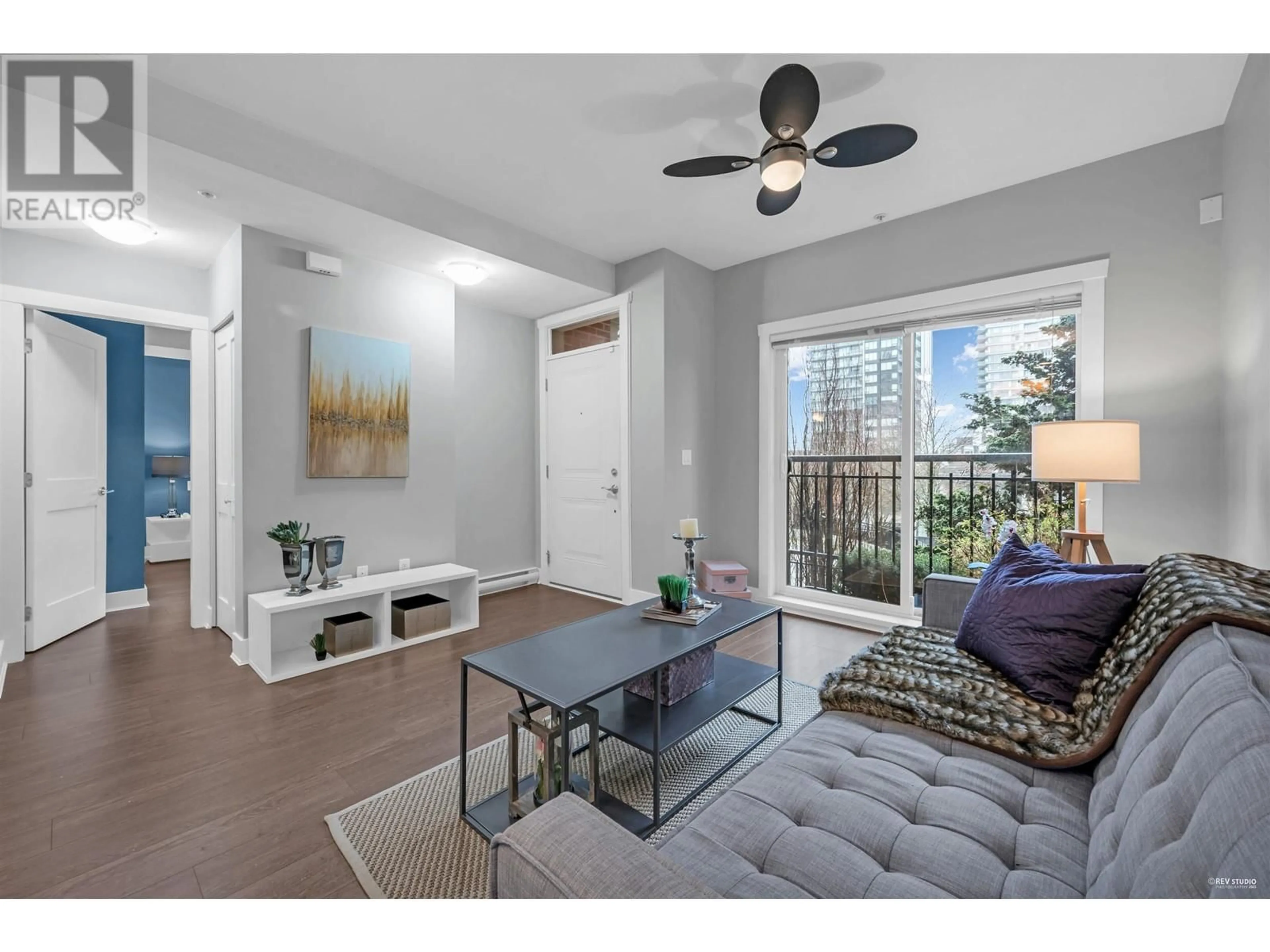 Living room with furniture, unknown for 202 - 828 ROYAL AVENUE, New Westminster British Columbia V3M1J9