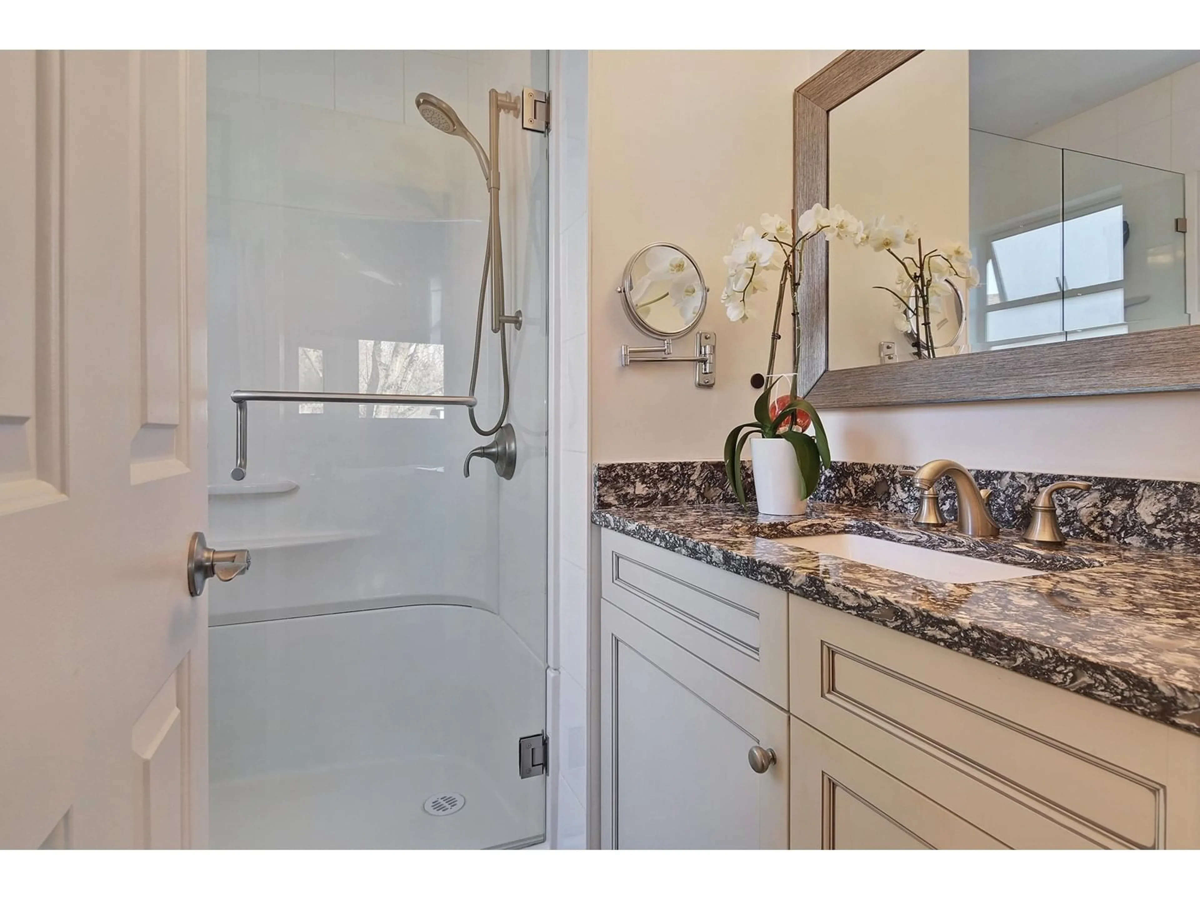 Contemporary bathroom, ceramic/tile floor for 18274 58A, Surrey British Columbia V3S7E9