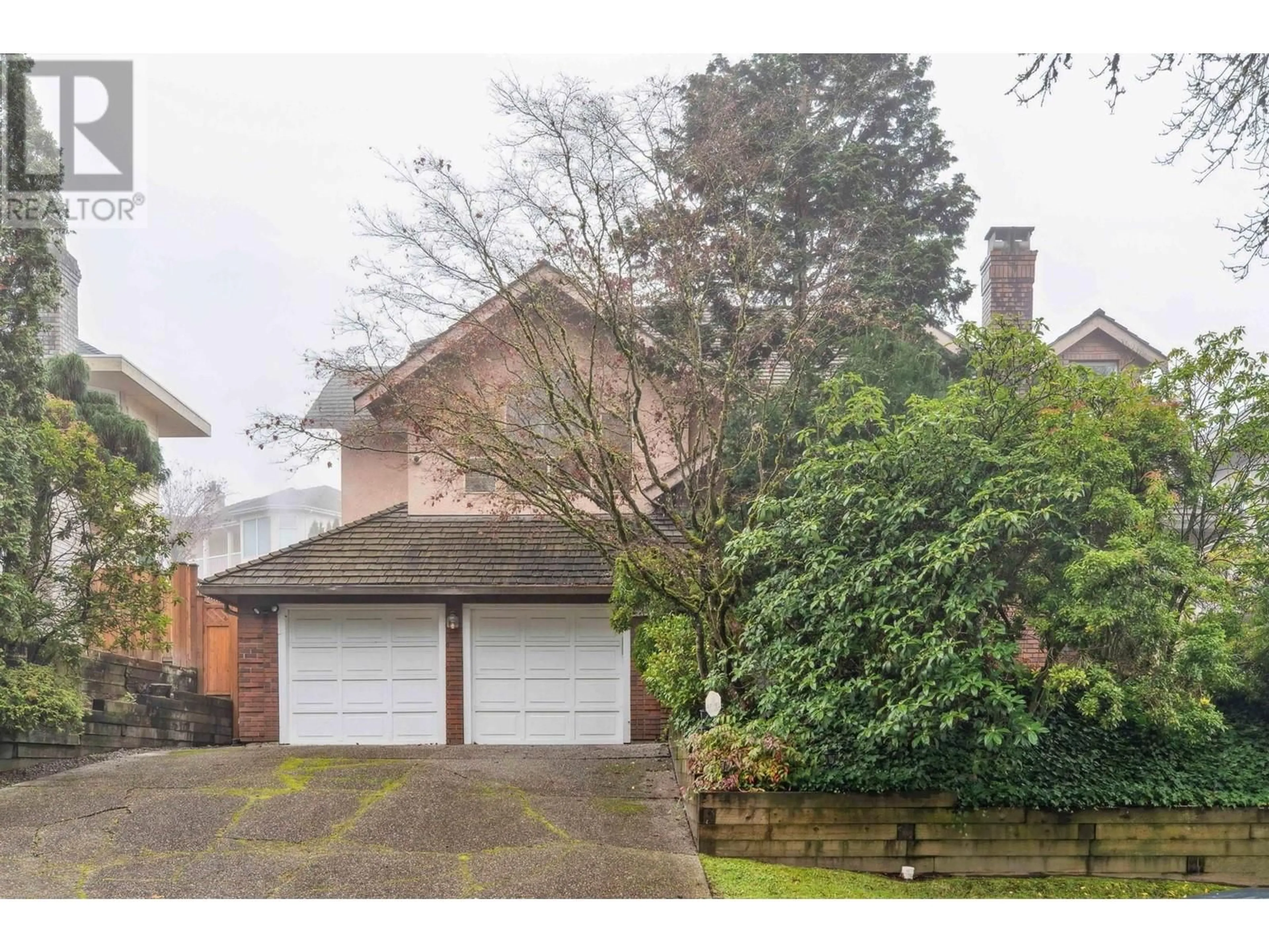 A pic from outside/outdoor area/front of a property/back of a property/a pic from drone, street for 8250 LAKEFIELD DRIVE, Burnaby British Columbia V5E4G7