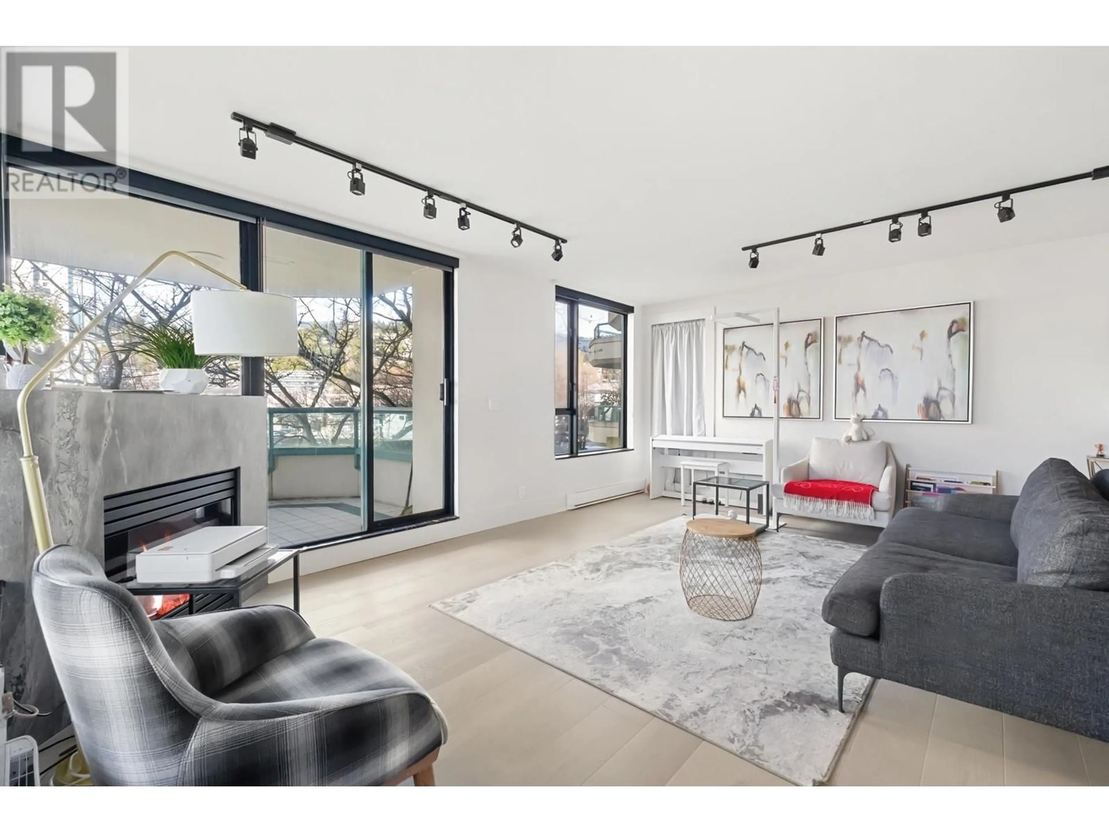 Living room with furniture, unknown for 3D - 328 TAYLOR WAY, West Vancouver British Columbia V7T2Y4